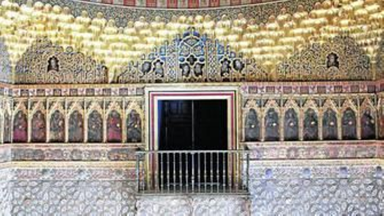 Las tablas de Esquivel del Salón de Embajadores y la rica decoración.