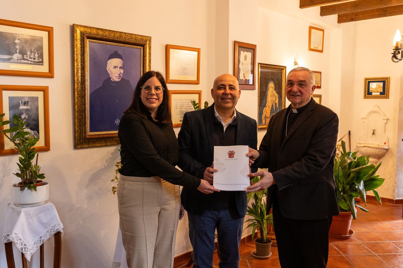Momento de la firma del convenio en la Casa Natal de Salvador Valera Parra.