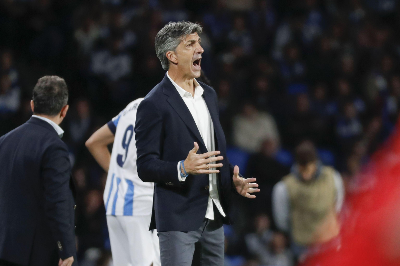Imanol Alguacil en el área técnica de Anoeta en la cita europea contra el Benfica