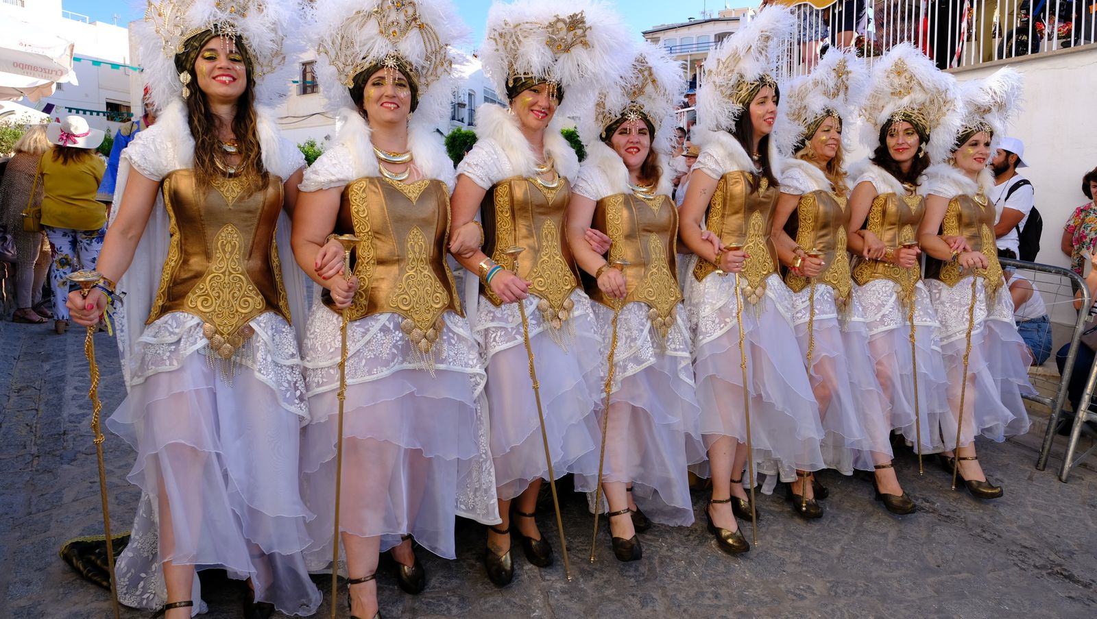 El espectacular desfile de Moros y Cristianos de Mojácar, en imágenes