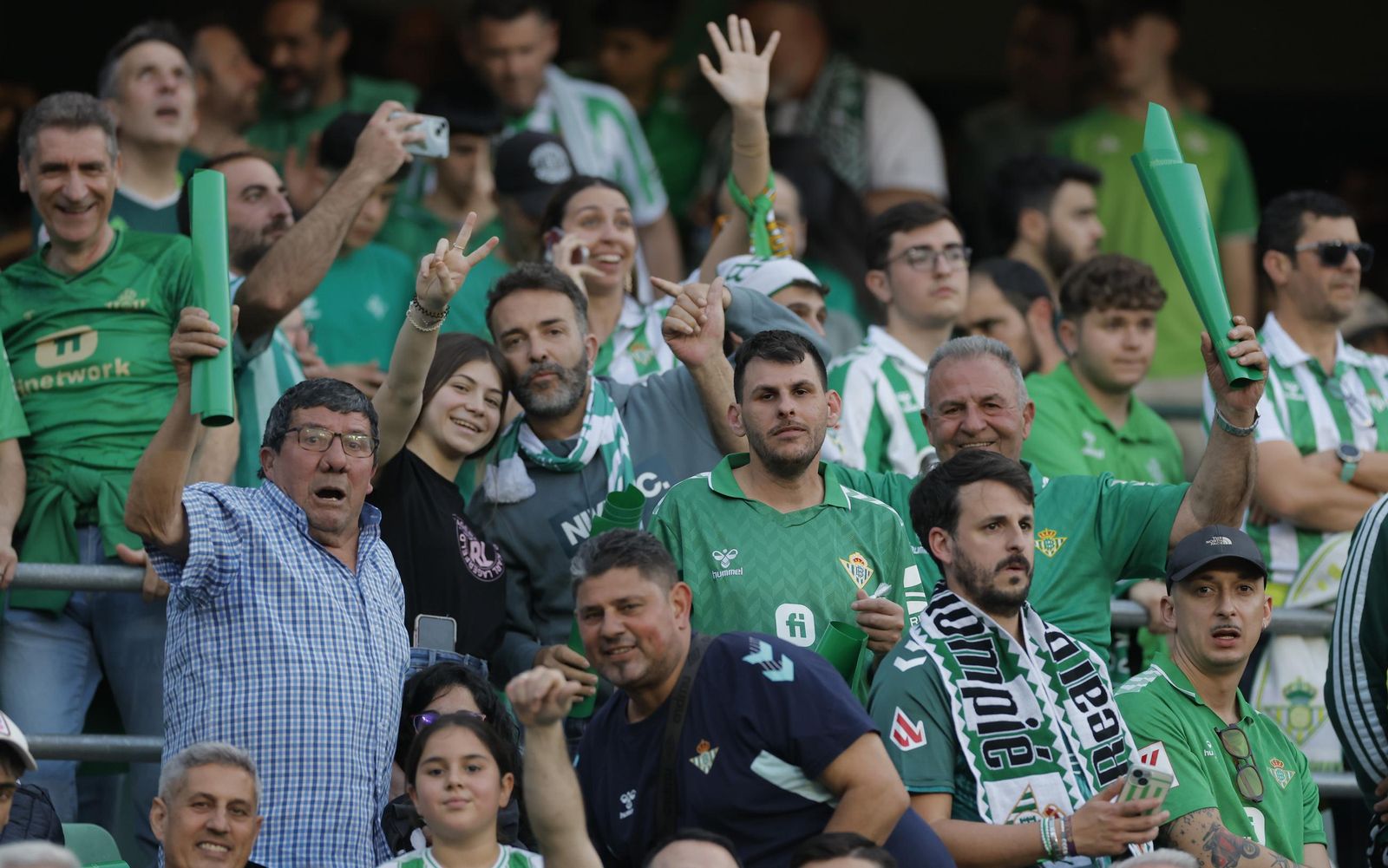 Búscate en las fotos del Betis - Fiorentina