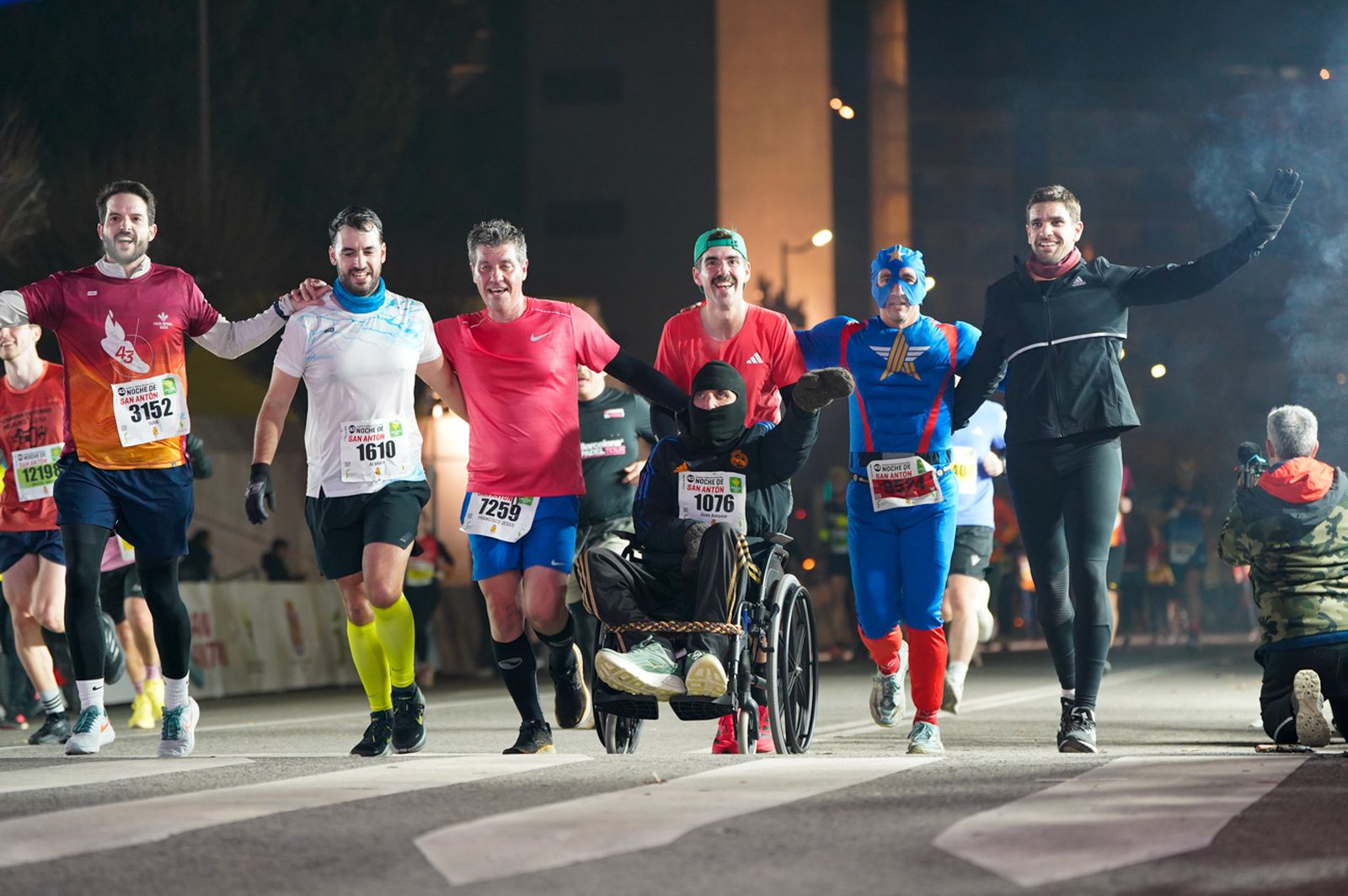 En imágenes: búscate en tu llegada a meta de la Carrera de San Antón 2026 (11)