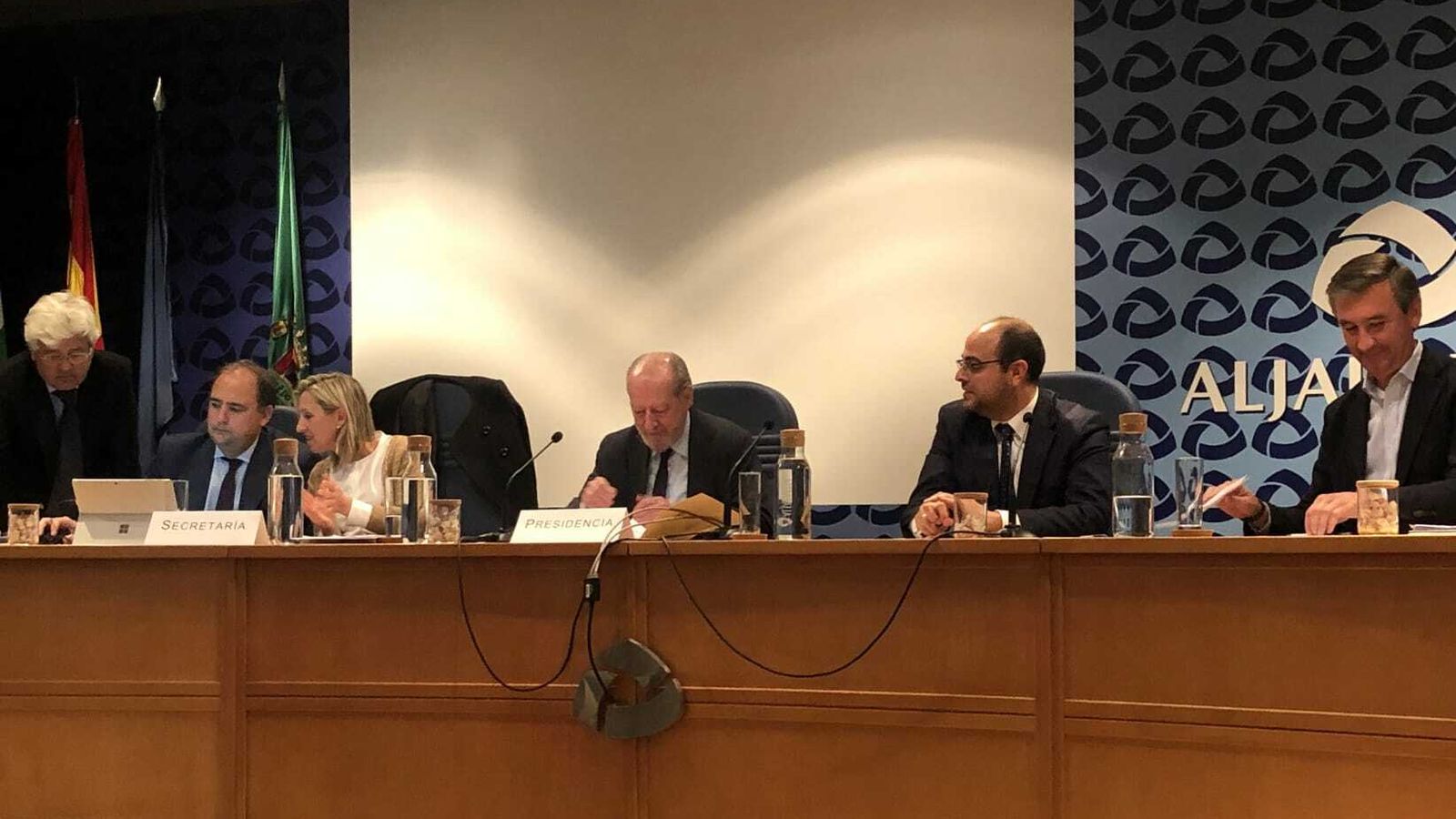 El presidente, Fernando Rodríguez Villalobos, durante la asamblea constituyente de la Mancomunidad de Municipios del Aljarafe, el lunes.