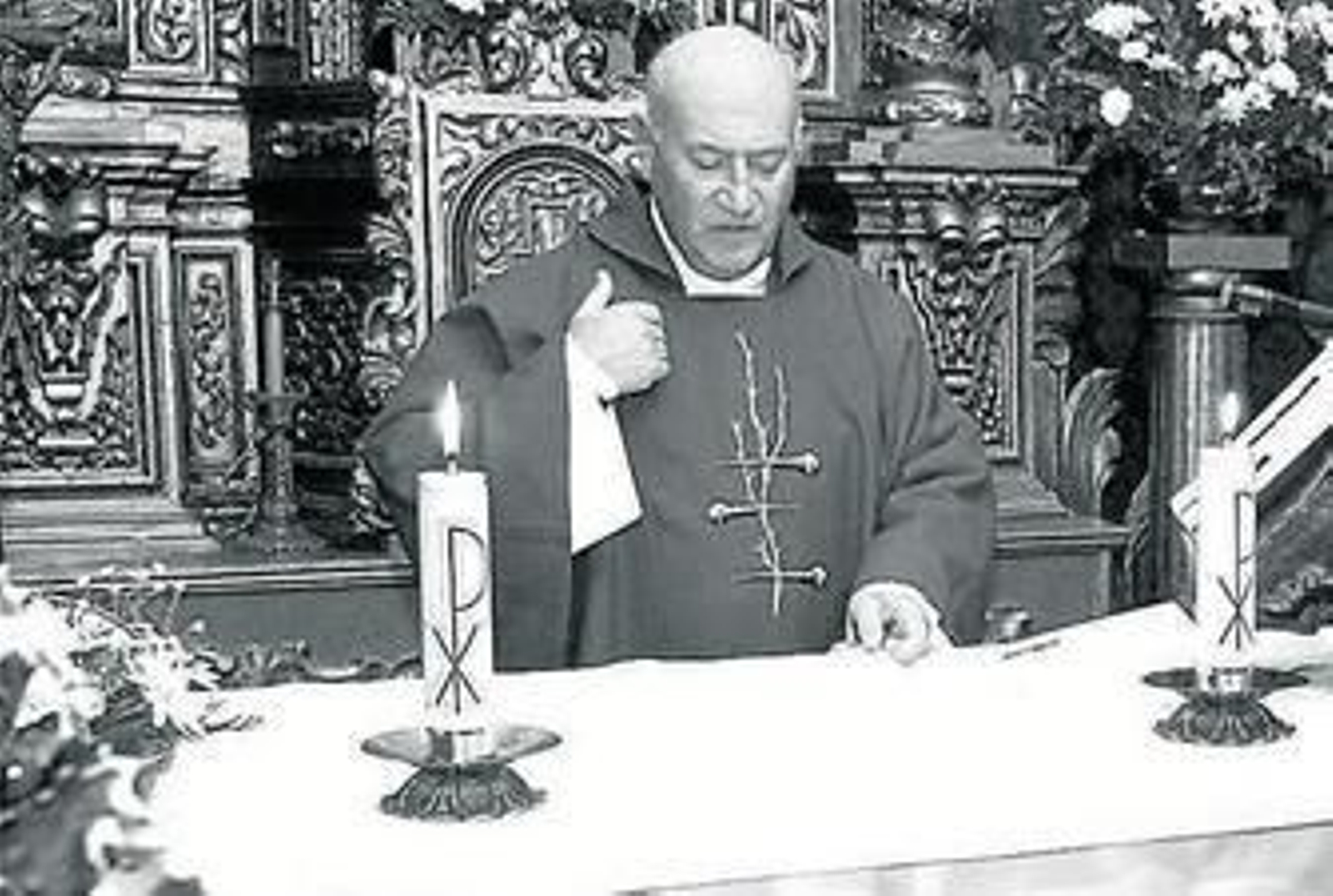 José Vizo celebra misa en una imagen de archivo.