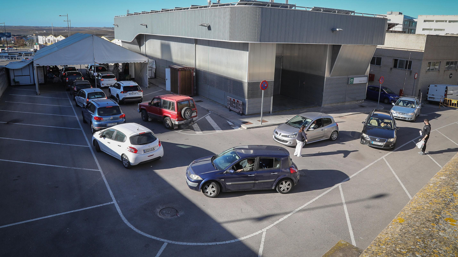 Caos en el Hospital de Jerez por la afluencia masiva de usuarios para hacerse la PCR