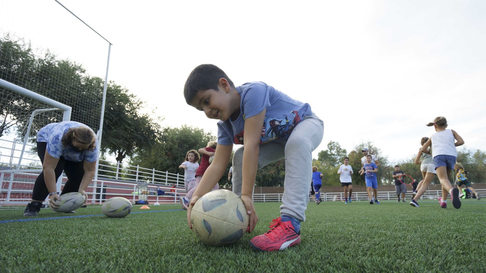 Lejos del halo de violencia y agresividad, el rugby transmite valores como el respeto, el sacrificio o el compañerismo.