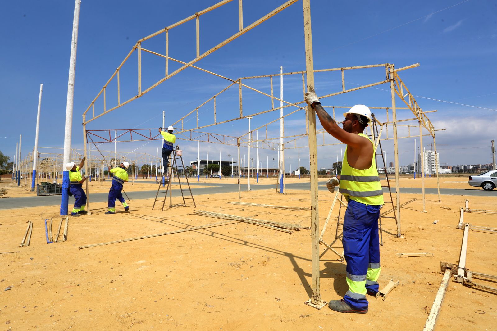 Preparación del recinto ferial para la celebración de las Colombinas 2019 en imágenes