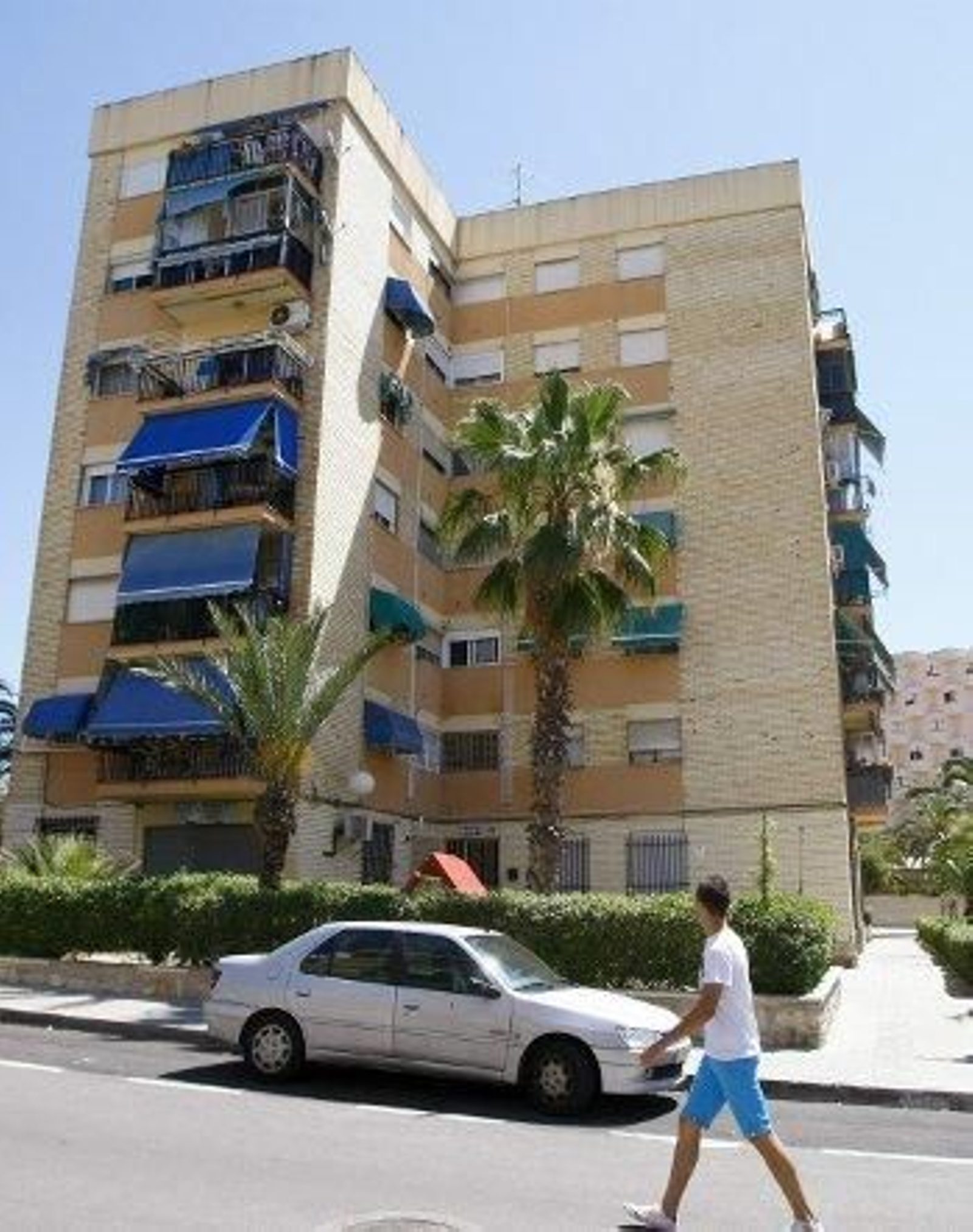 Rescatan a un recién nacido de un respiradero de un edificio y detienen a su madre