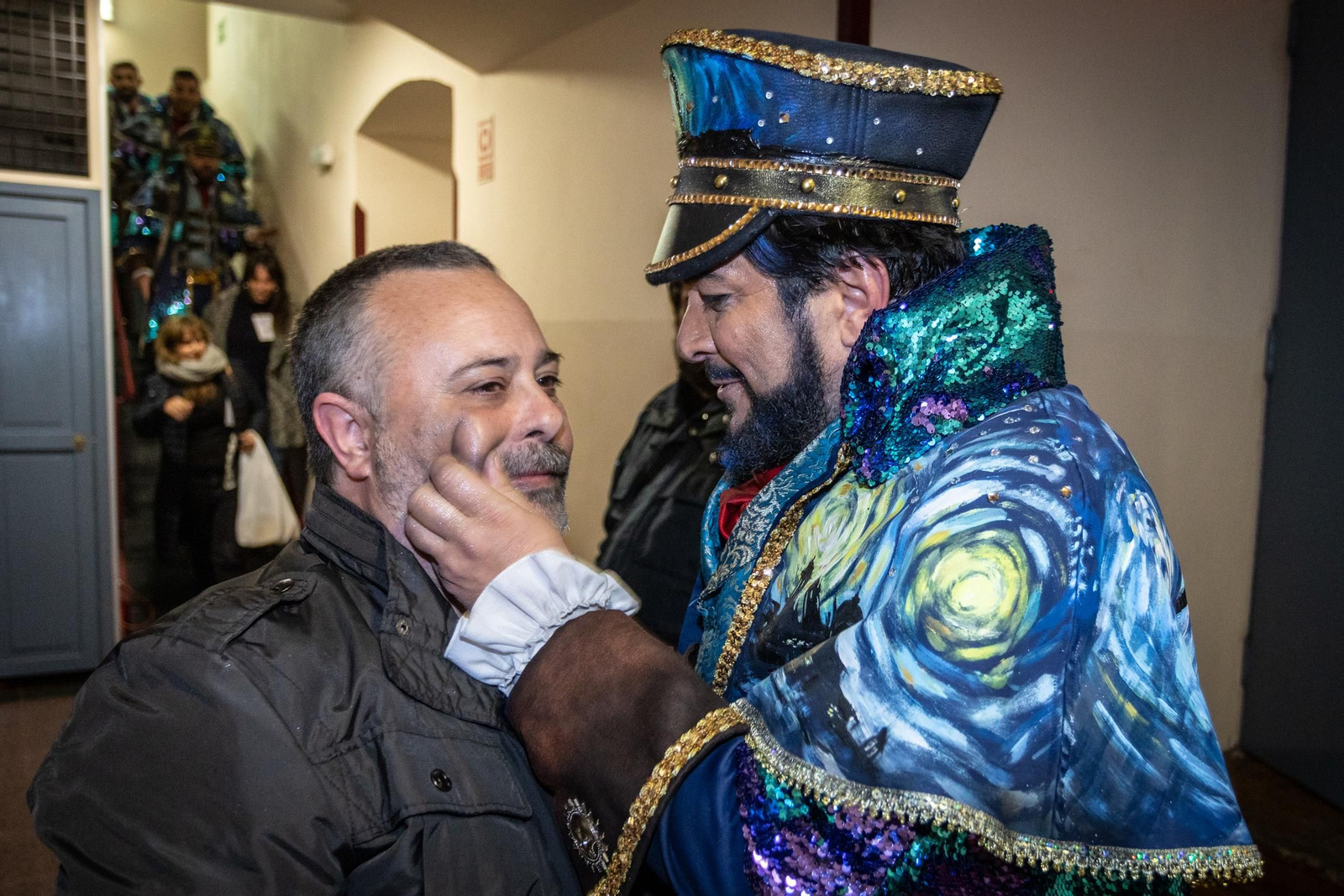 'Tato' Saluda a Kike Remolino después de la actuación donde le dedico un pasodoble