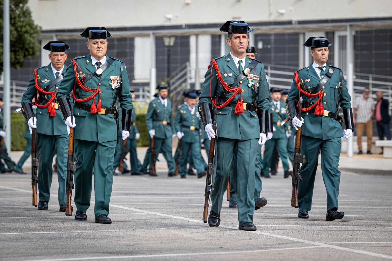 Imágenes de los actos de la Guardia Civil en Cádiz por la festividad de la Virgen del Pilar