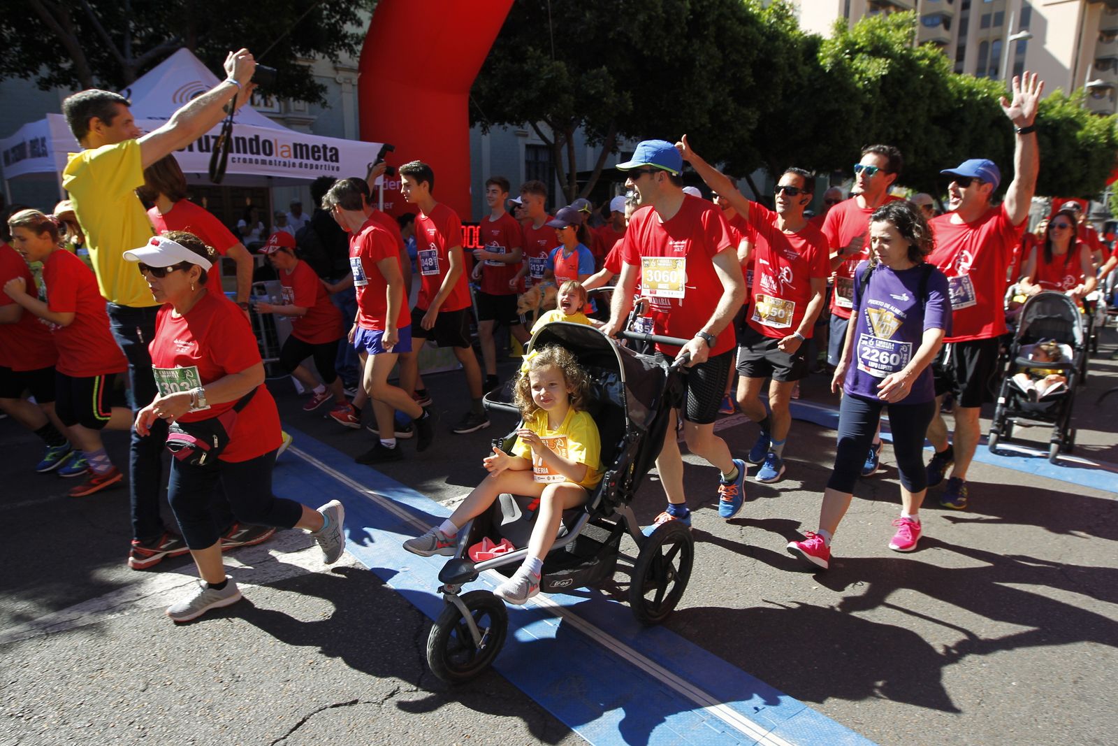 Fotogalería carrera atletismo popular enfermedades poco frecuentes. La Salle Almería