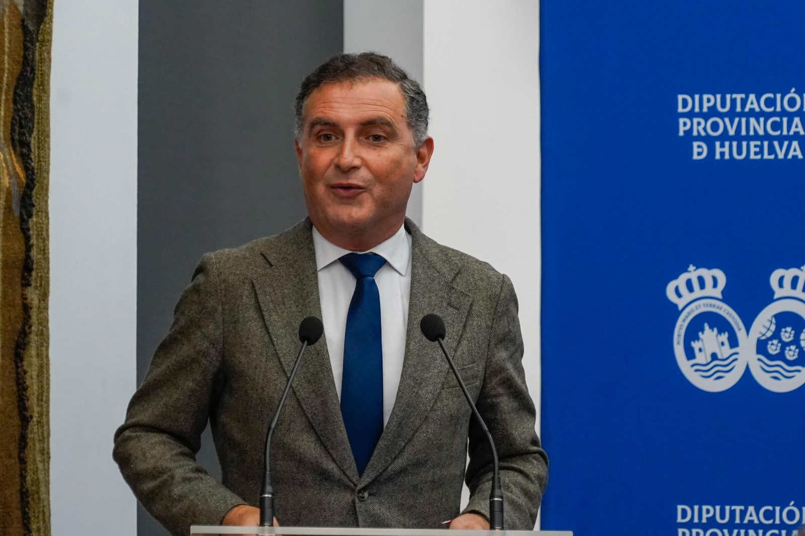 Imágenes de la presentación del libro 'Guerra en España' en Diputación