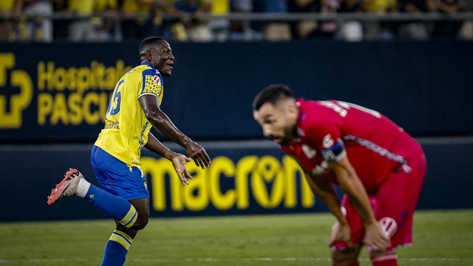 Búscate entre las fotos del partido de fútbol Cádiz CF - CD Tenerife de la Liga Hypermotion