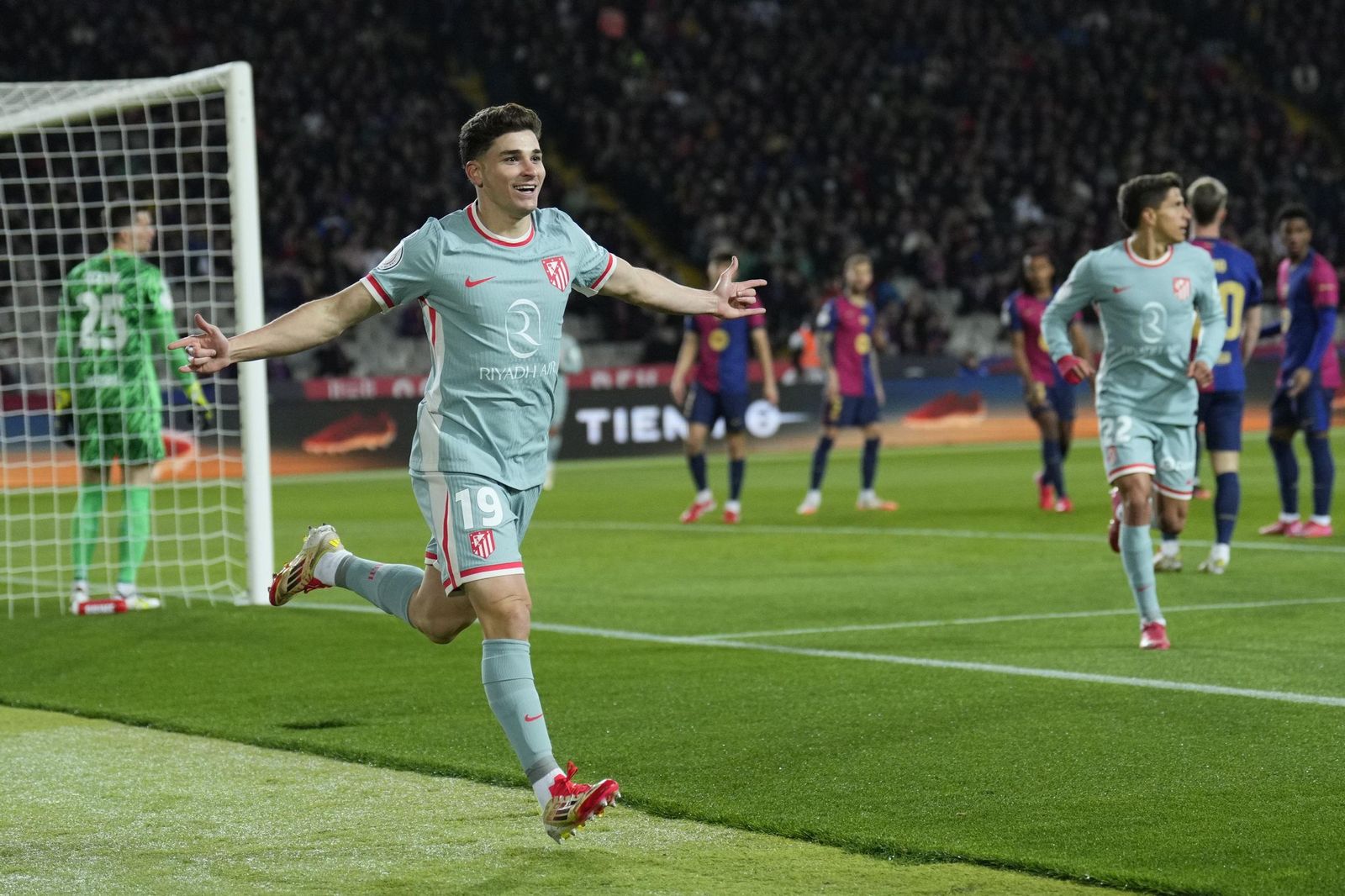 Las fotos del espectacular Barcelona - Atlético de Madrid