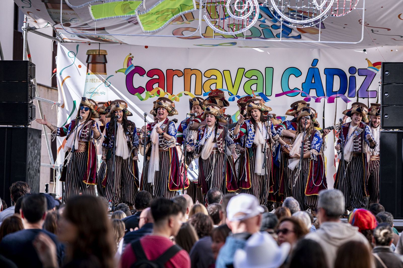 Las imágenes del Domingo de Piñata del Carnaval de Cádiz 2026