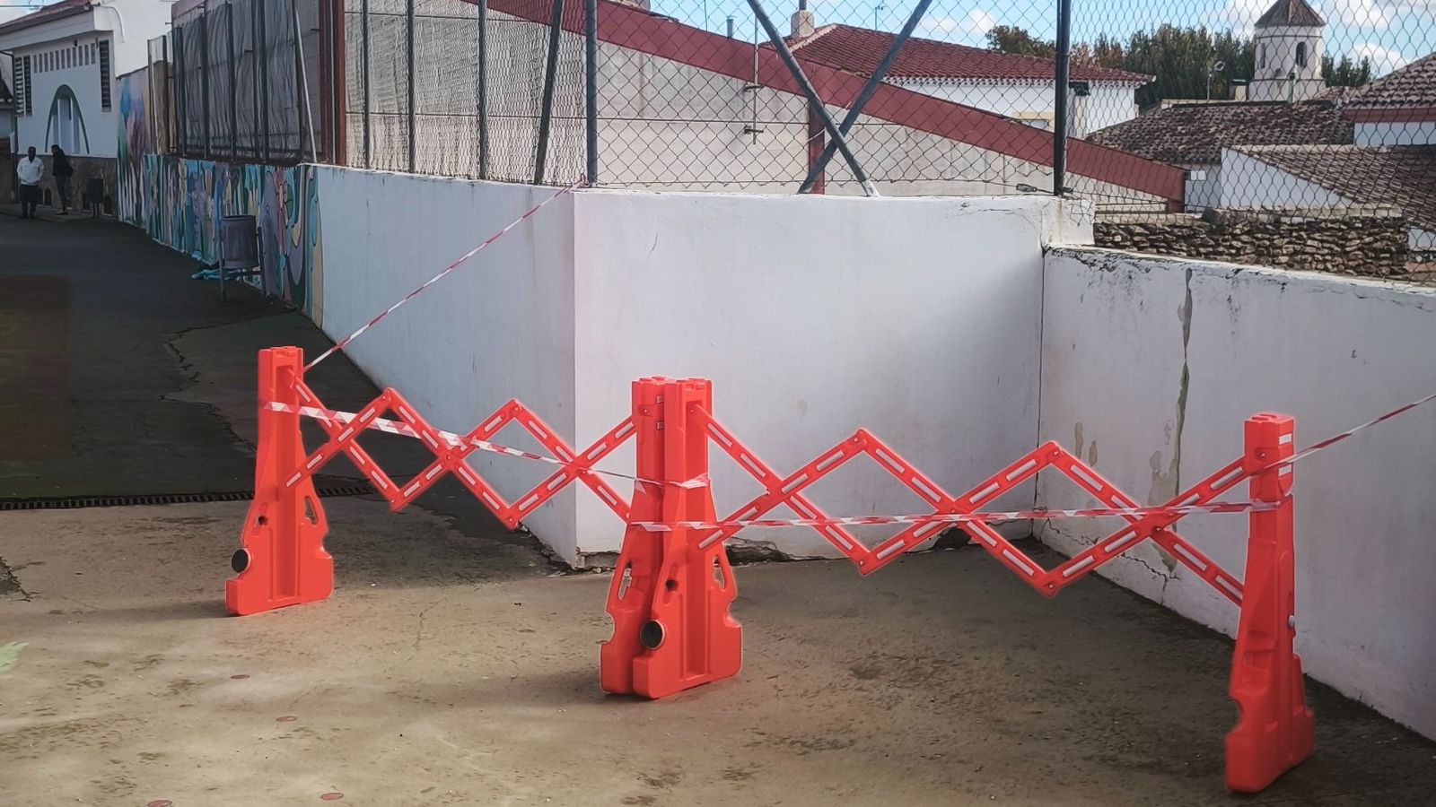 La Junta adjudica la reparación del muro del CEIP Jerónimo Reche en Chirivel.