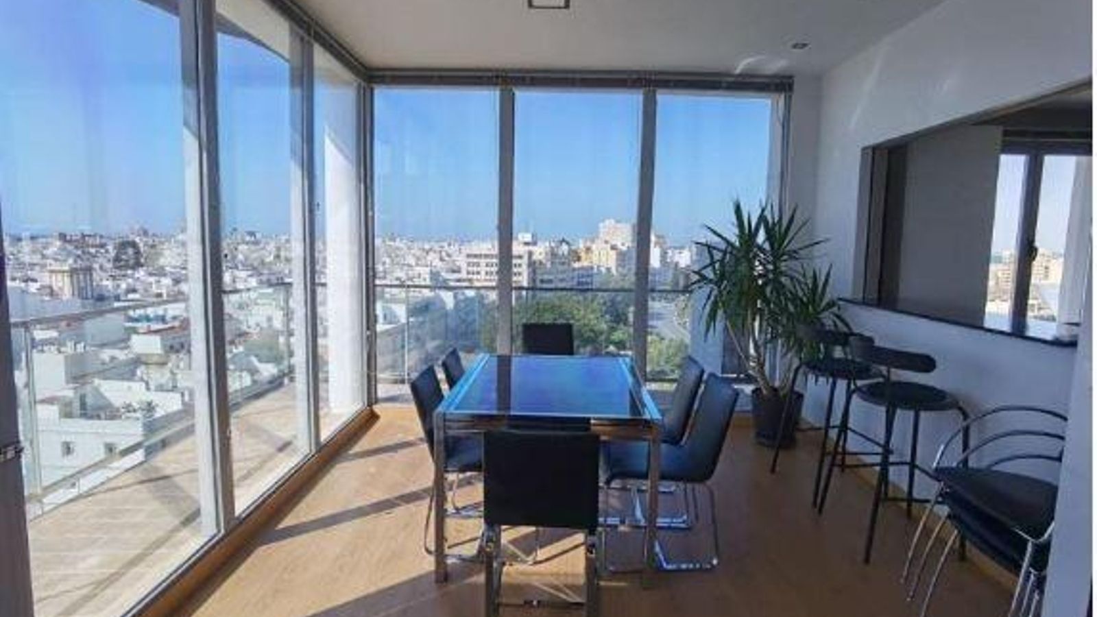 Vivienda con hermosas vistas del centro gaditano