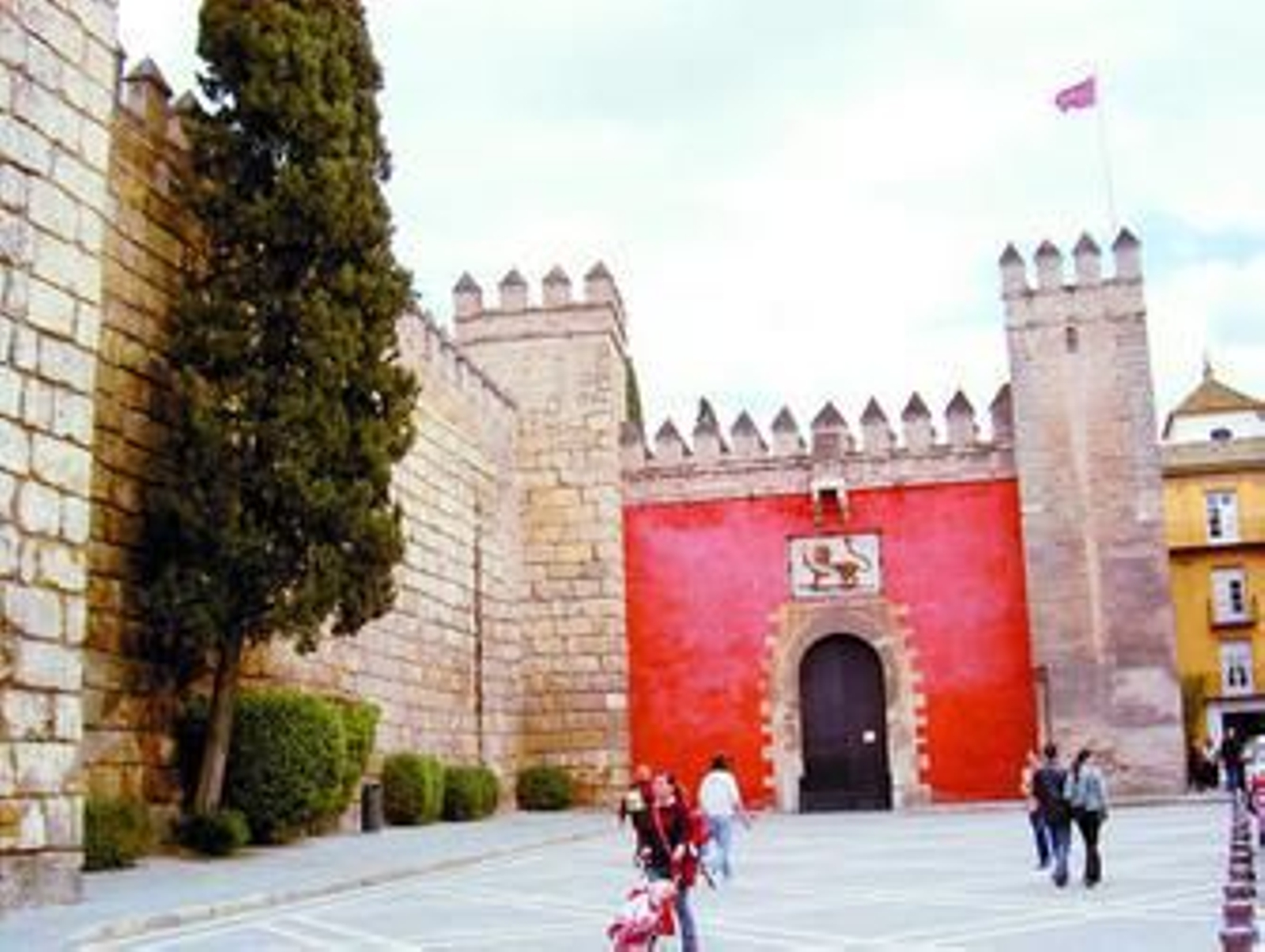 Fachada principal del Real Alcázar, que se convertirá en sede permanente de la colección Carranza durante un periodo prorrogable de 20 años.