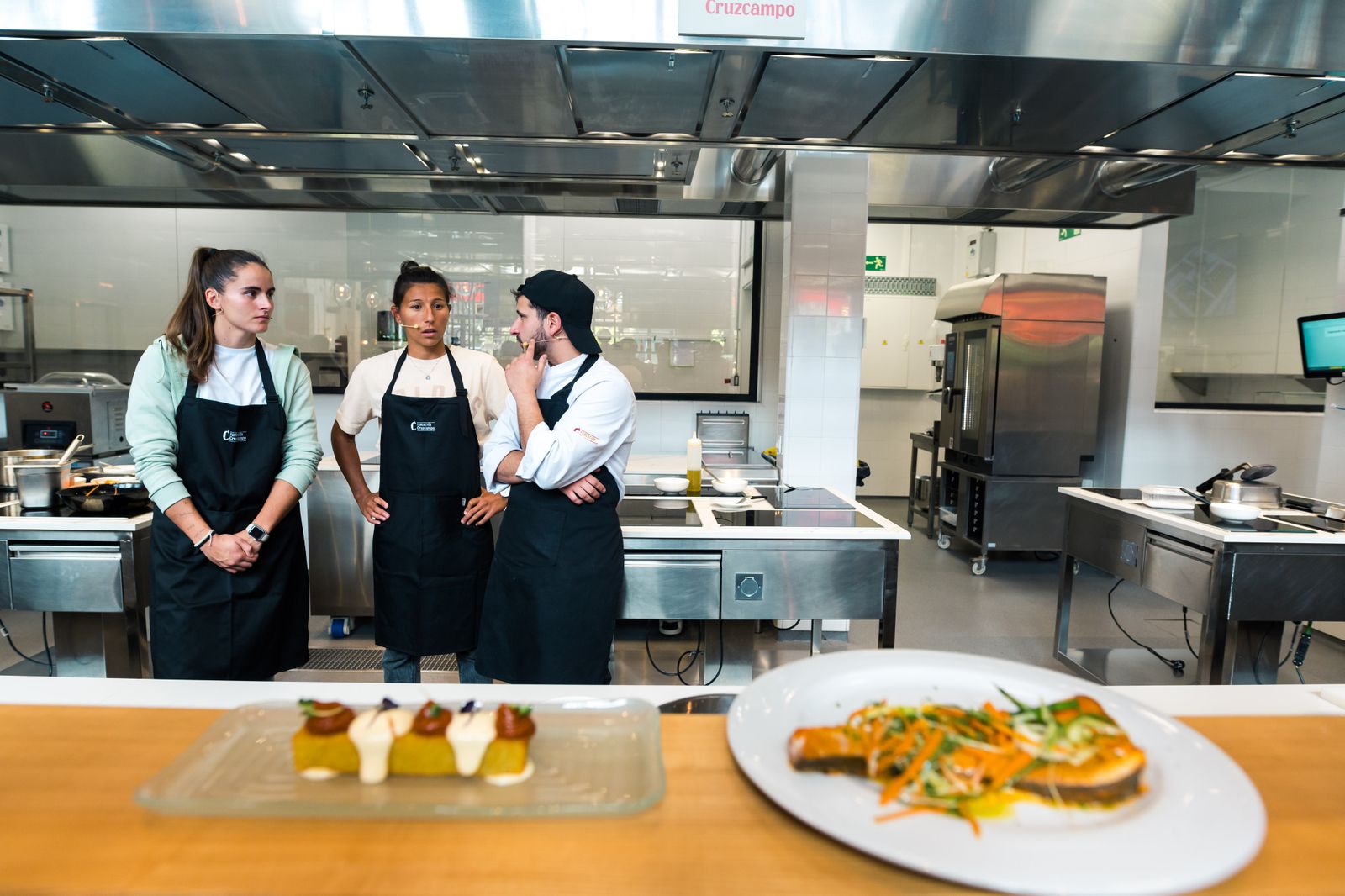 Las fotos de jugadores del Betis y del Sevilla en la Cruzcampo