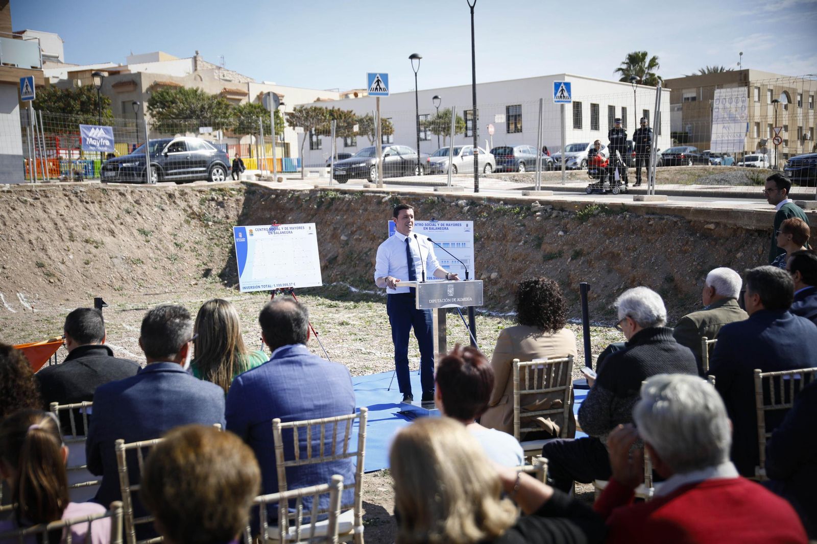 Las imágenes de la primera piedra del Centro de mayores en Balanegra