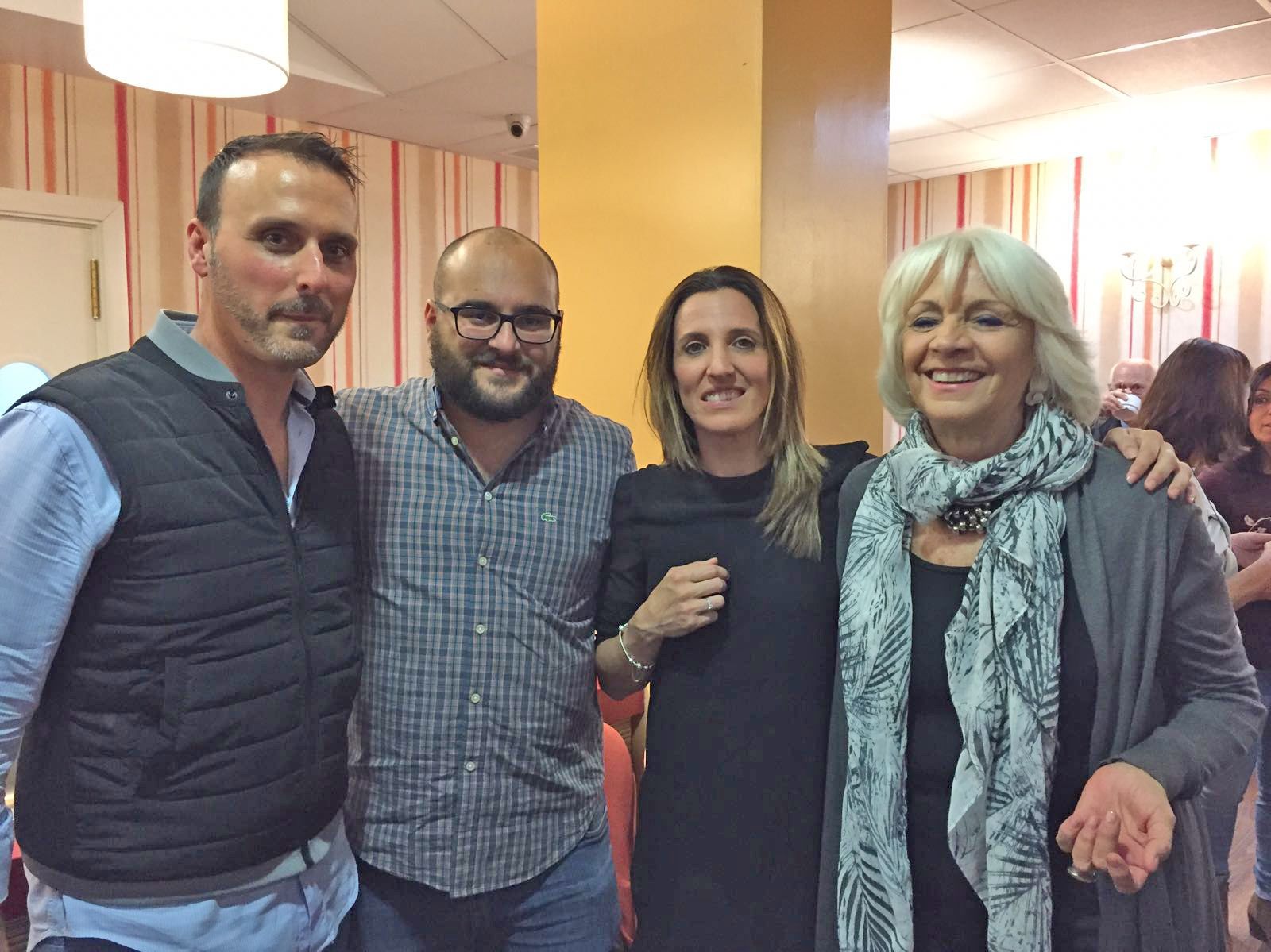 Isabel Jurado, con la diputada popular Teófila Martínez y los concejales del PP Javier Díaz y Rafael Pastorino.