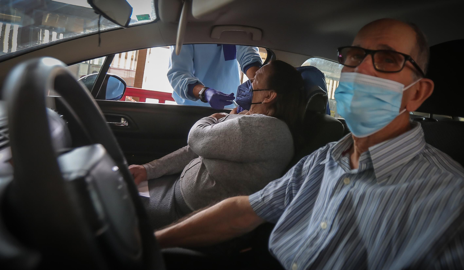 Sanitarios vacunan diariamente en Ifeca a miles de ciudadanos