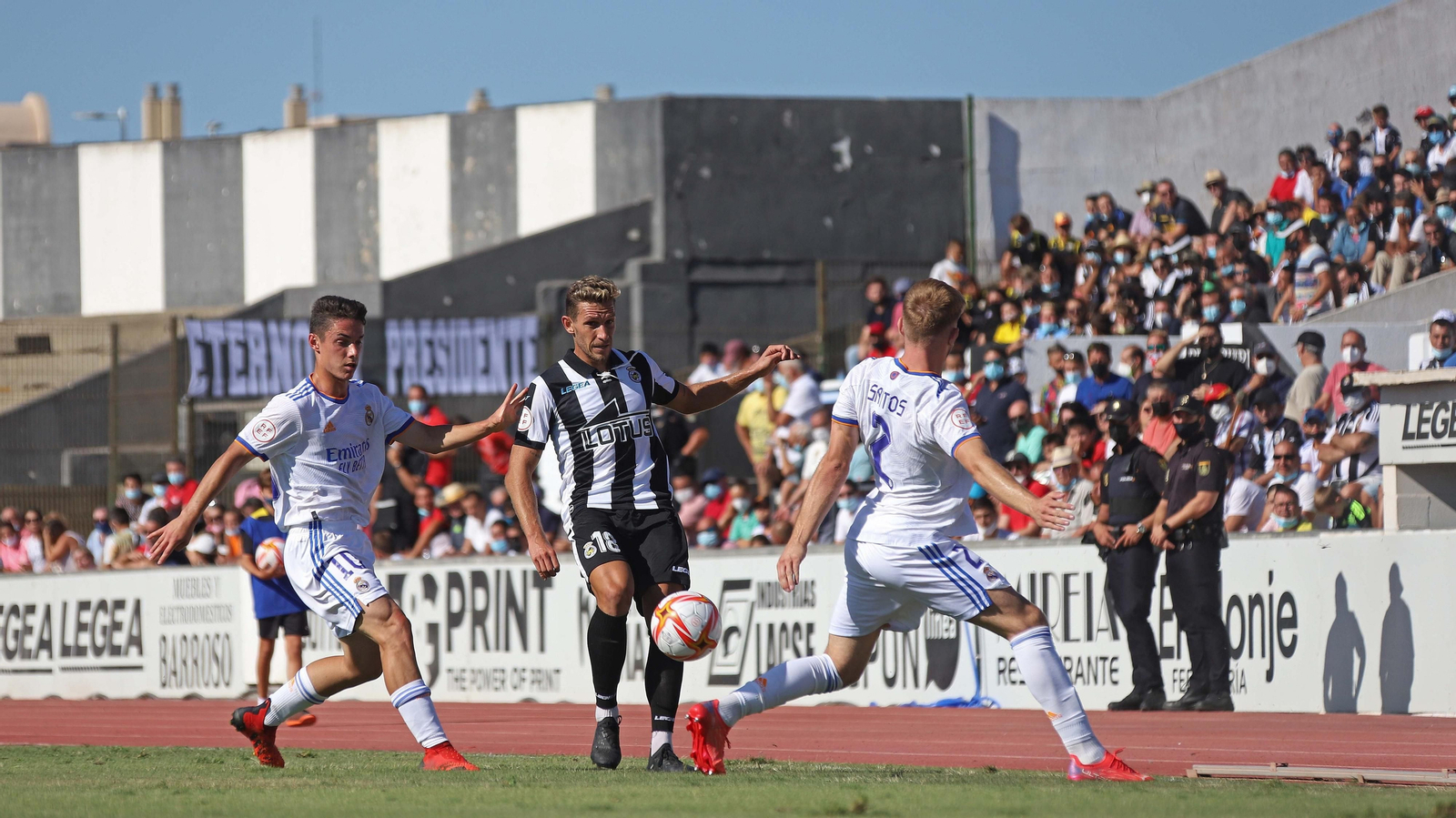 Las mejores fotos del Balona - Real Madrid Castilla en La Línea