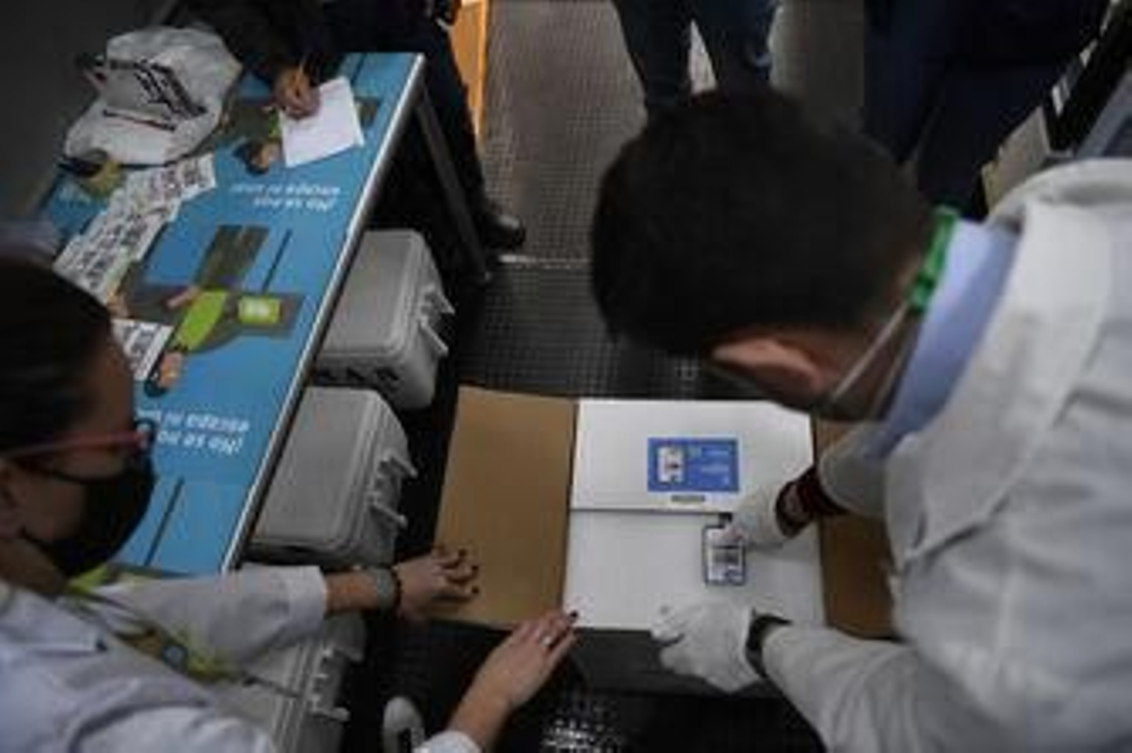 Fotos: Así ha sido la llegada de la mayor partida de vacunas a Granada  de Pfizer, AstraZeneca y Moderna