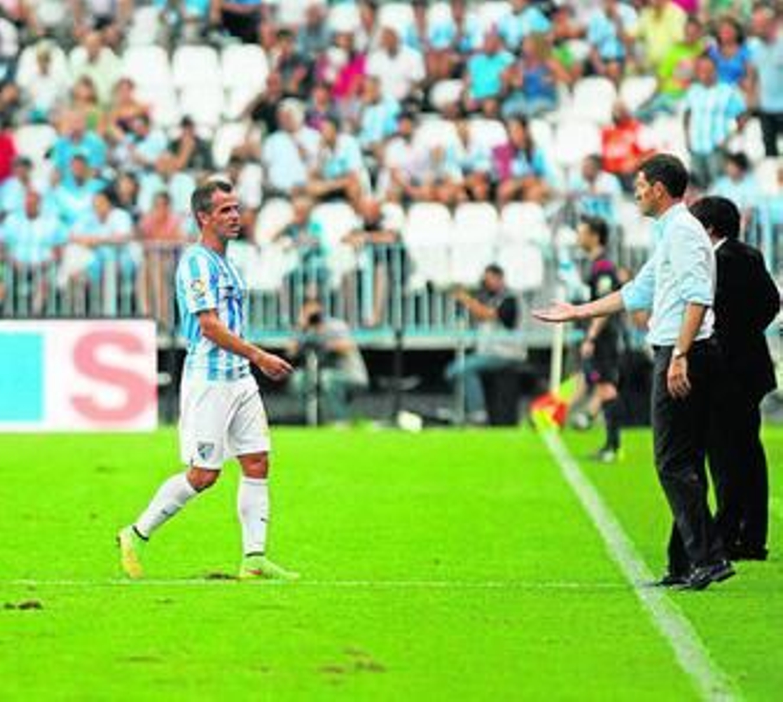 Duda sale del campo tras ser expulsado ante el Athletic.