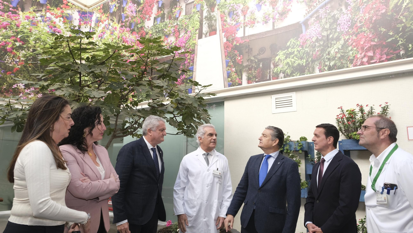 Visita del Consejero de Salud, Antonio Sanz, al nuevo edificio de consultas externas del Hospital Torrecárdenas, en imágenes