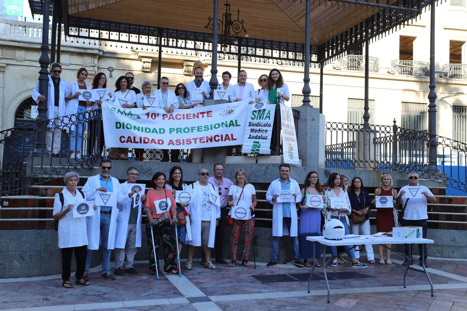 Concentración de médicos de Basta Ya del pasado jueves, en la Plaza de las Monjas.