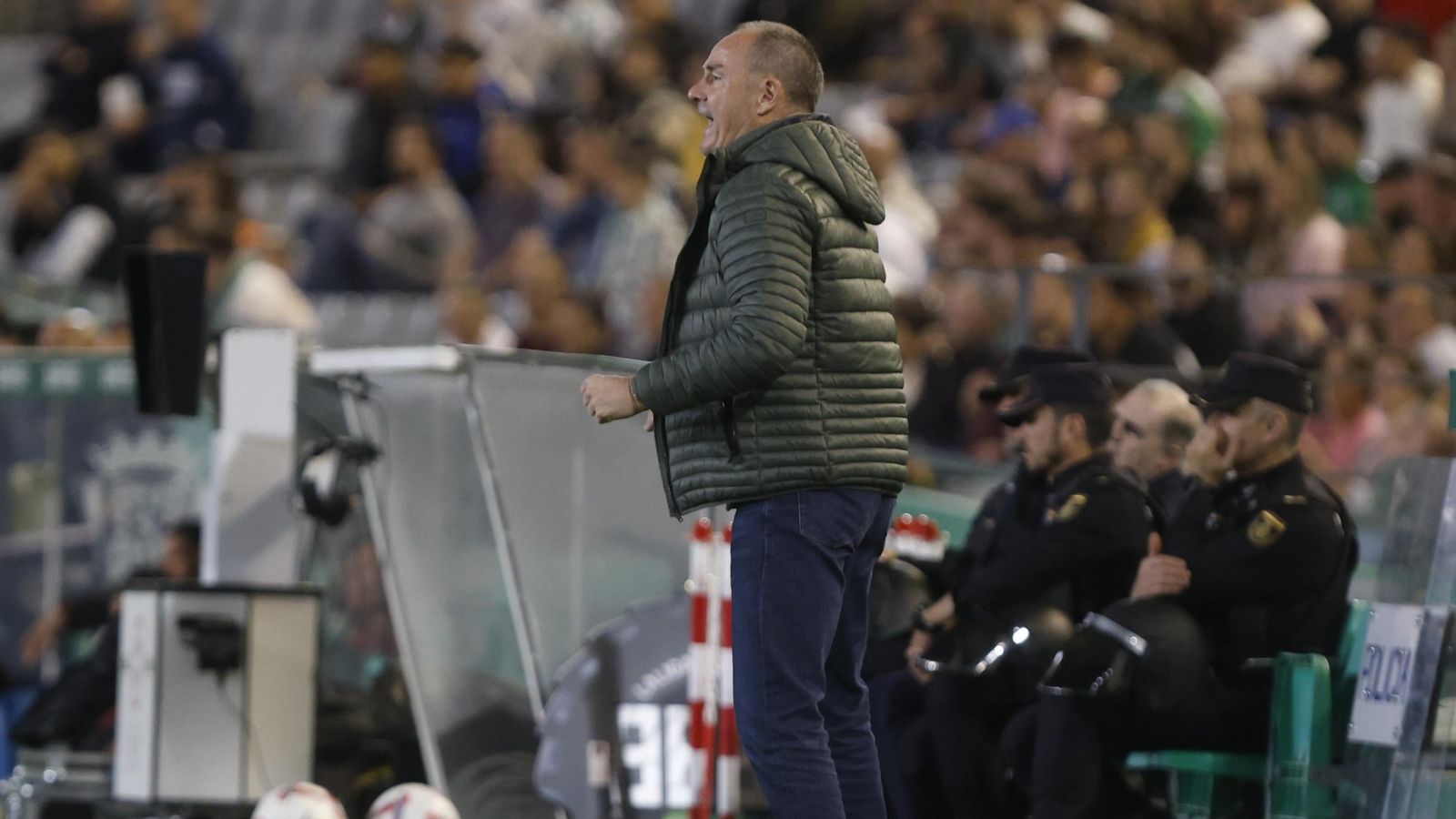Víctor Fernández, entrenador del Zaragoza, en El Arcángel.