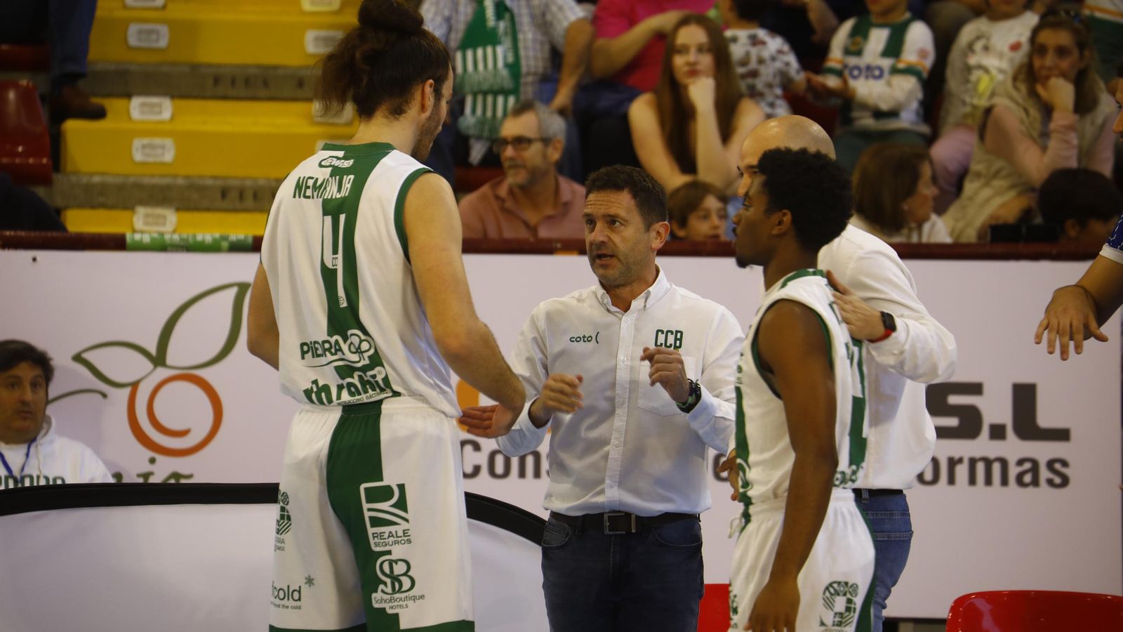 Alfredo Gálvez dialoga con Scekic en presencia de Nixon.