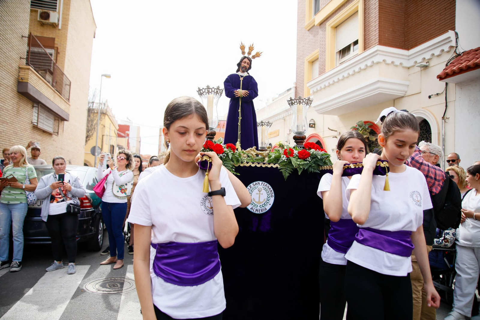 Las imágenes del CEIP San Fernando de El Zapillo de la ciudad de Almería en procesión en el viernes de dolores