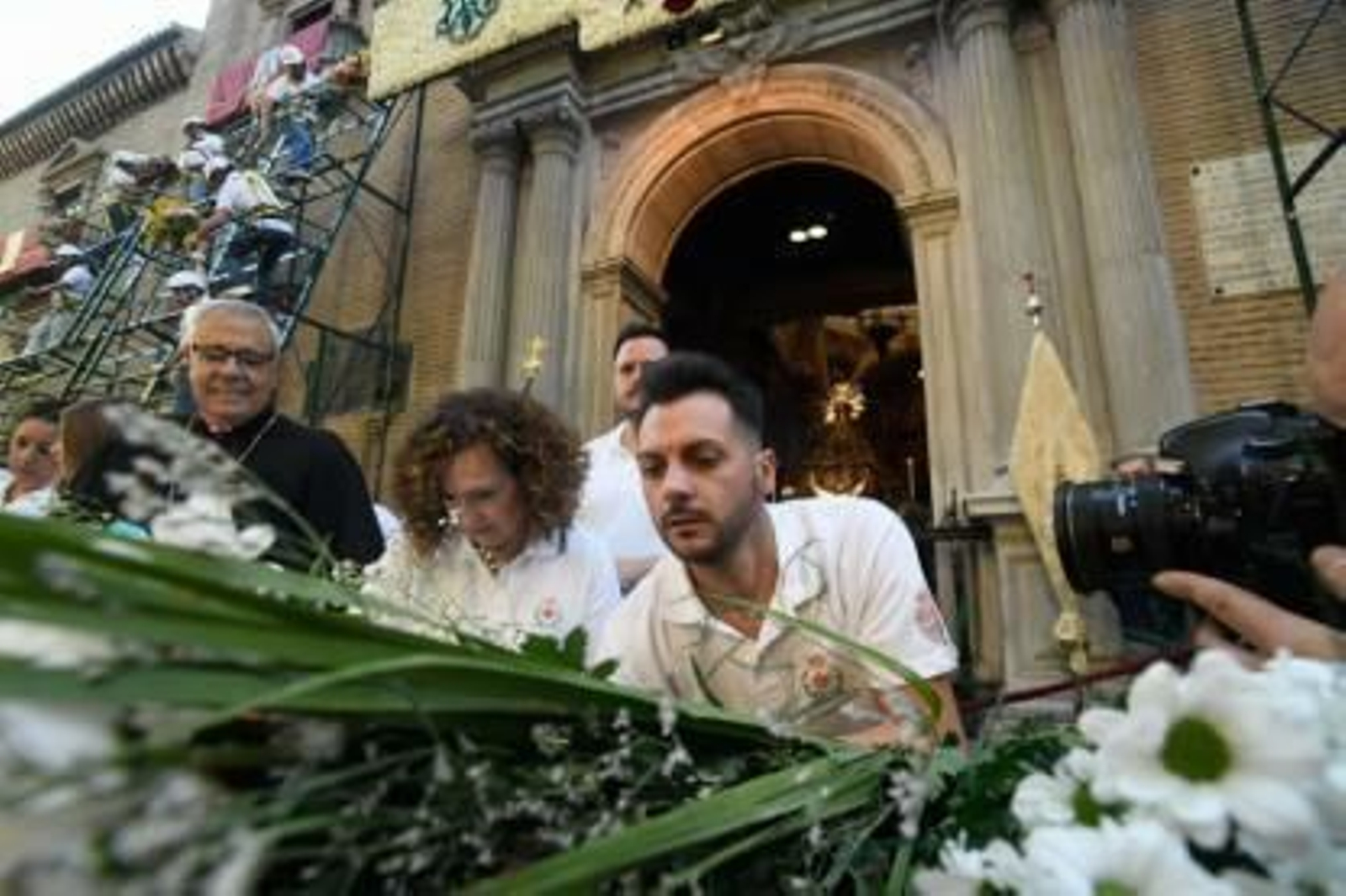 La Ofrenda floral a la Virgen de las Angustias, en imágenes