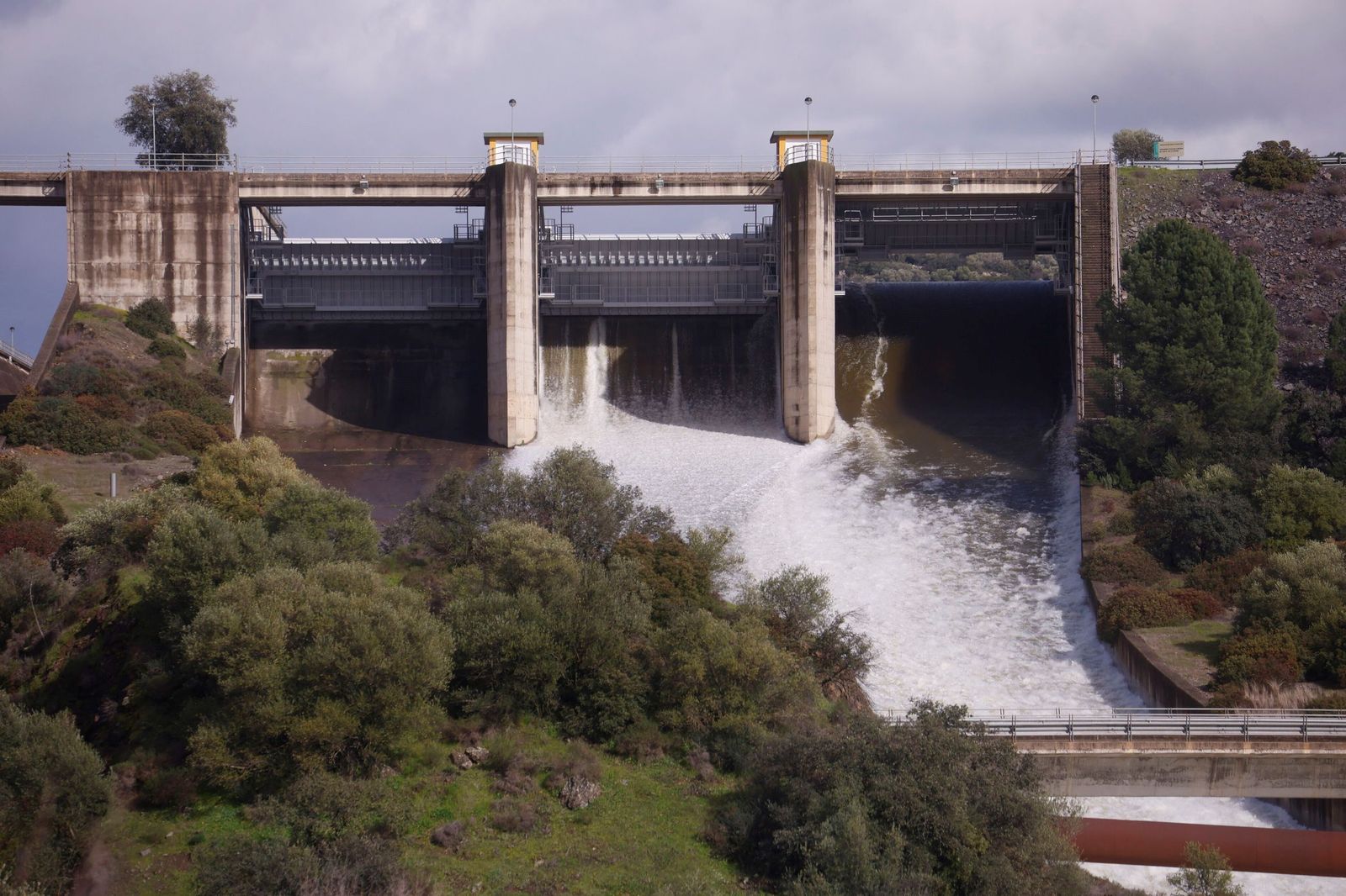 Las espectaculares imágenes del desembalse de San Rafael de Navallana en Córdoba
