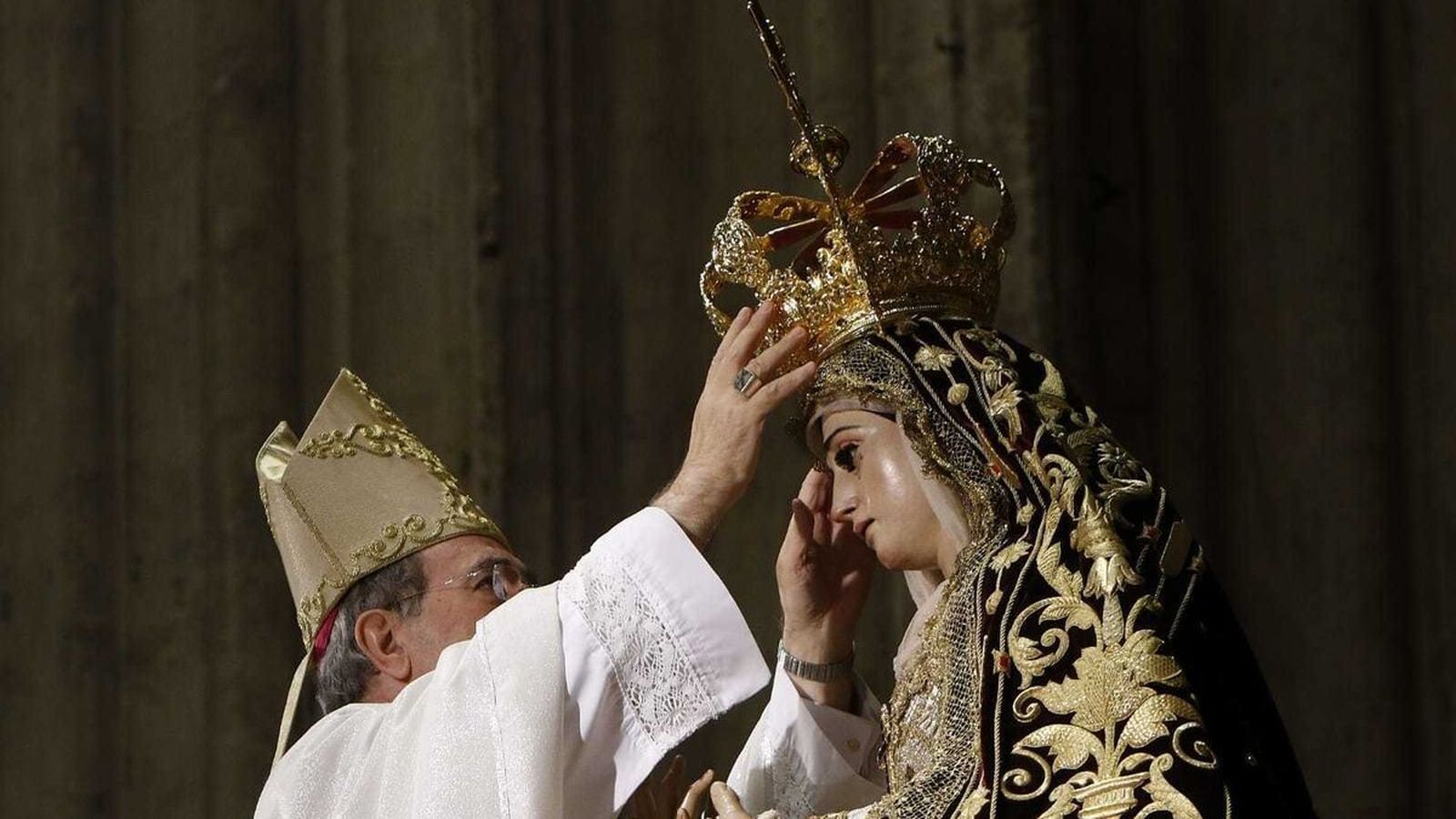 Asenjo corona a la Virgen de la Victoria