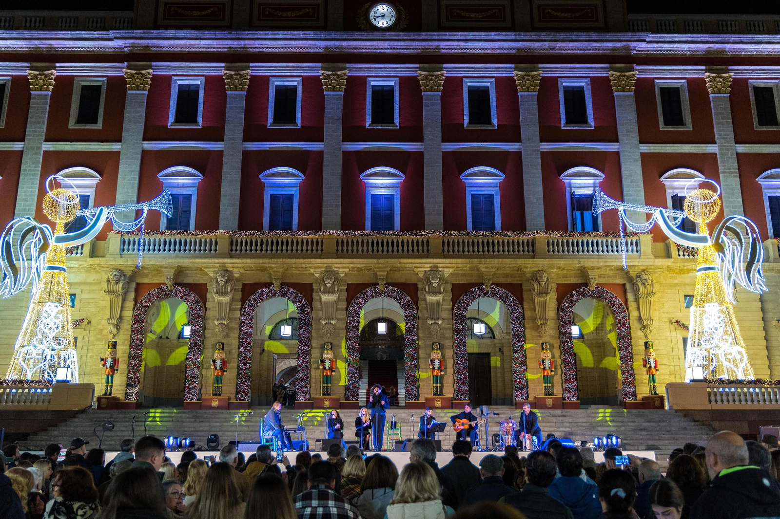 Doble sesión de zambombas navideñas en la plaza del Rey de San Fernando
