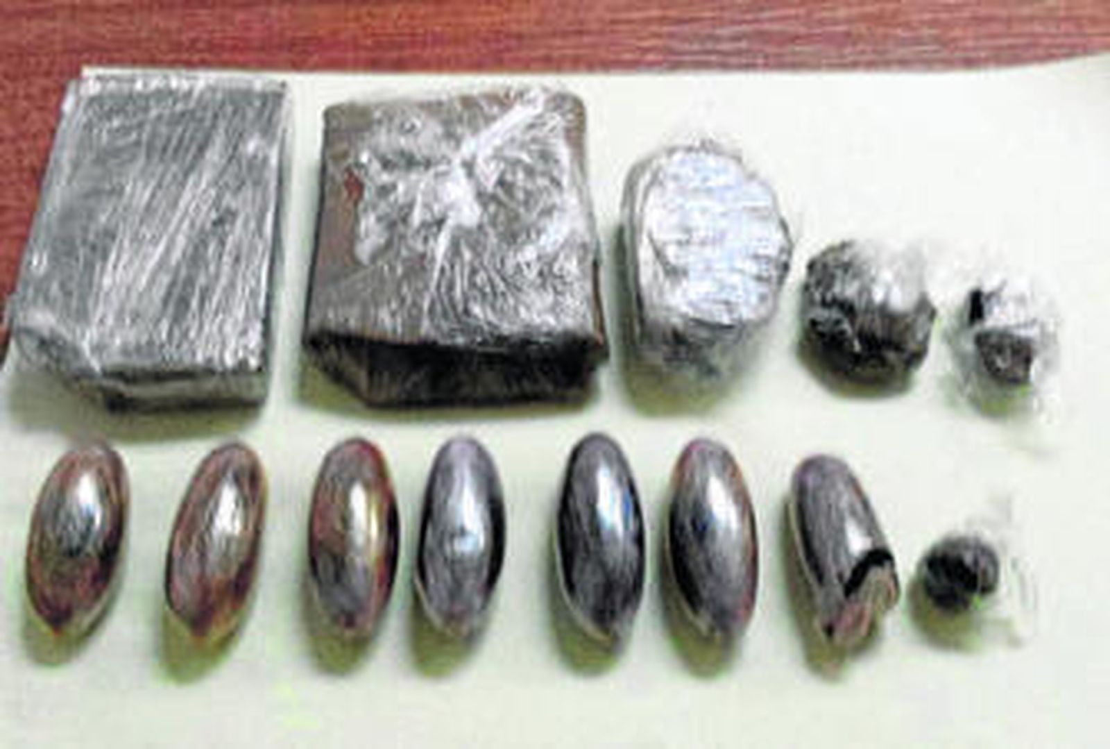 La droga intervenida al detenido.