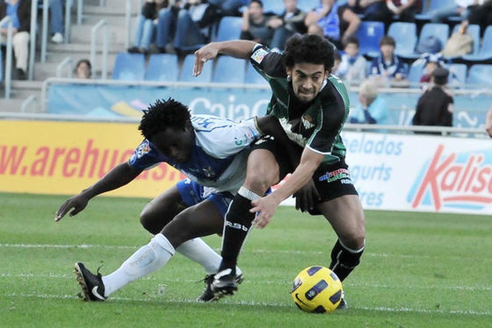El Betis gana con claridad en su vista al Tenerife (0-3). / LOF