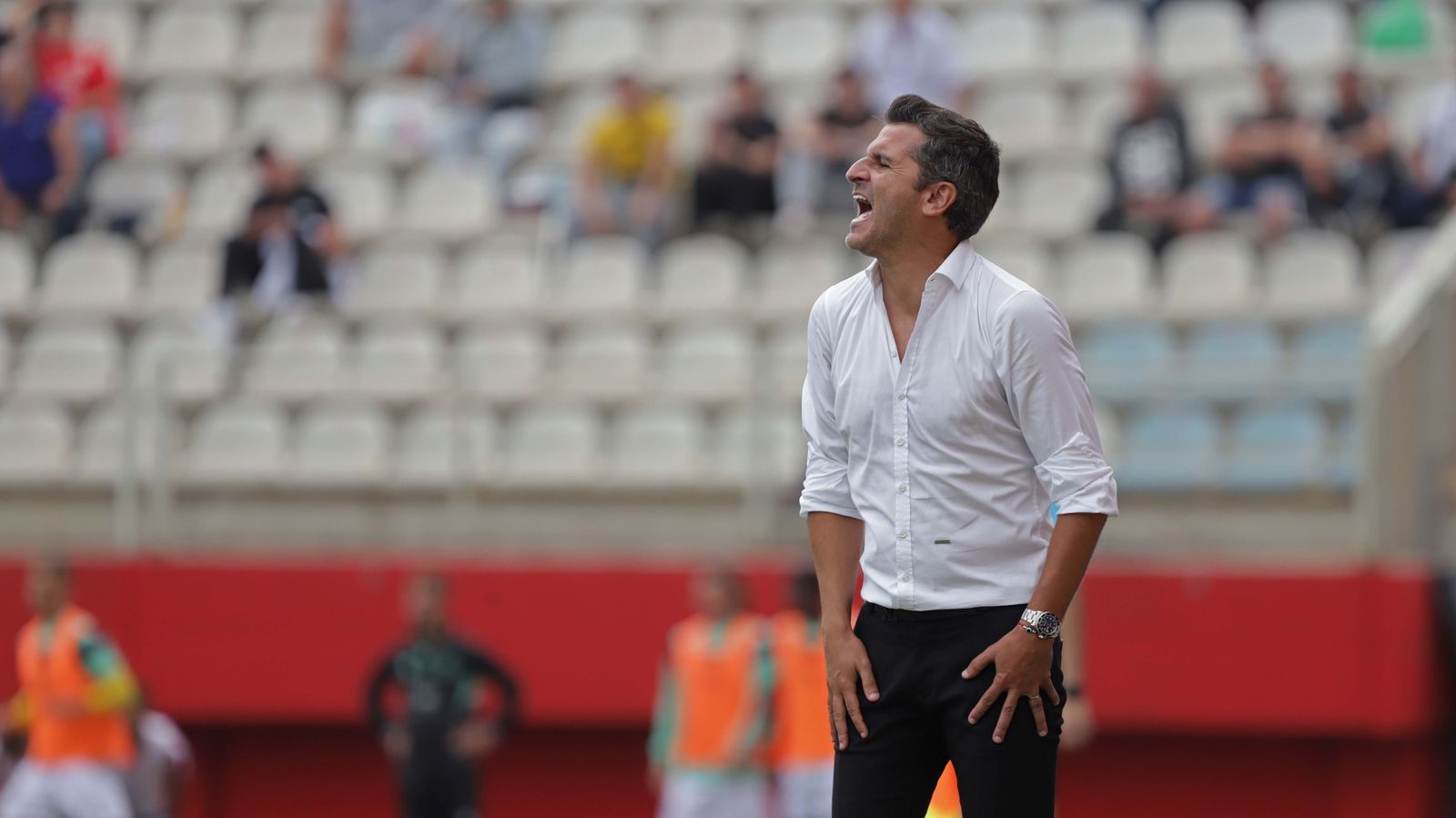 Iván Ania, técnico del Algeciras, en el último partido de los suyos en el Nuevo Mirador.