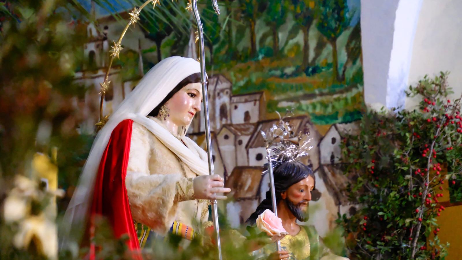La Virgen del Rosario, de pastora, junto a San José