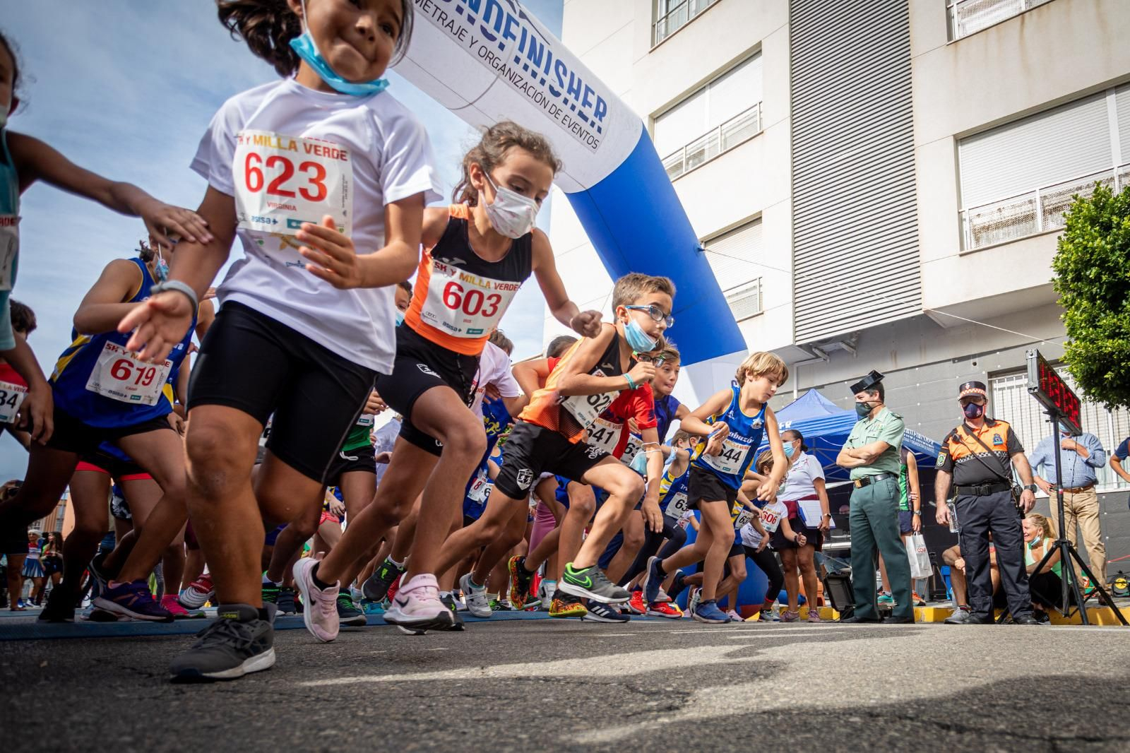 Imágenes: Cádiz vive la carrera solidaria de la Milla Verde