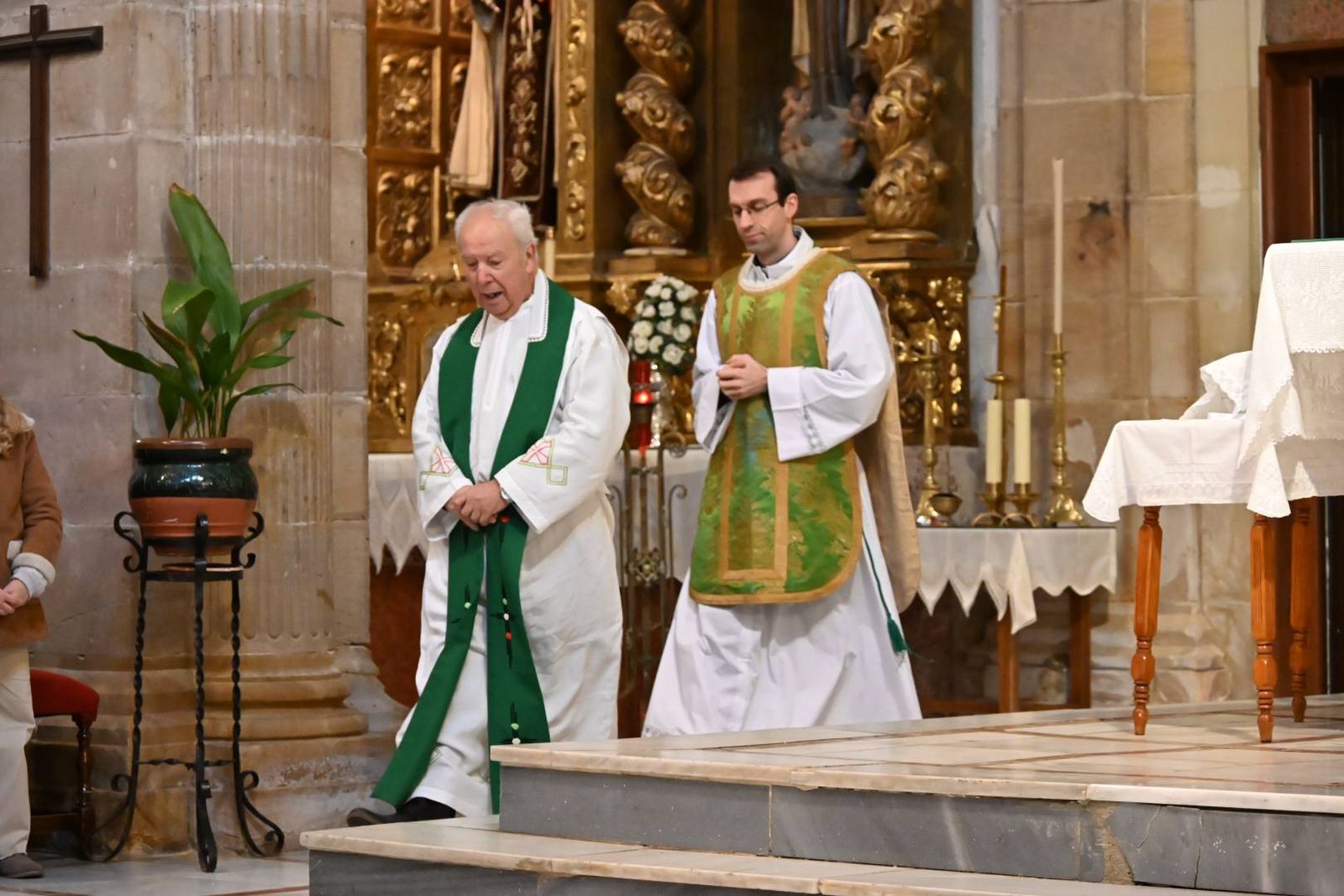 Las imágenes del homenaje de Villa del Río a su párroco emérito, Manuel Tirado Fernández