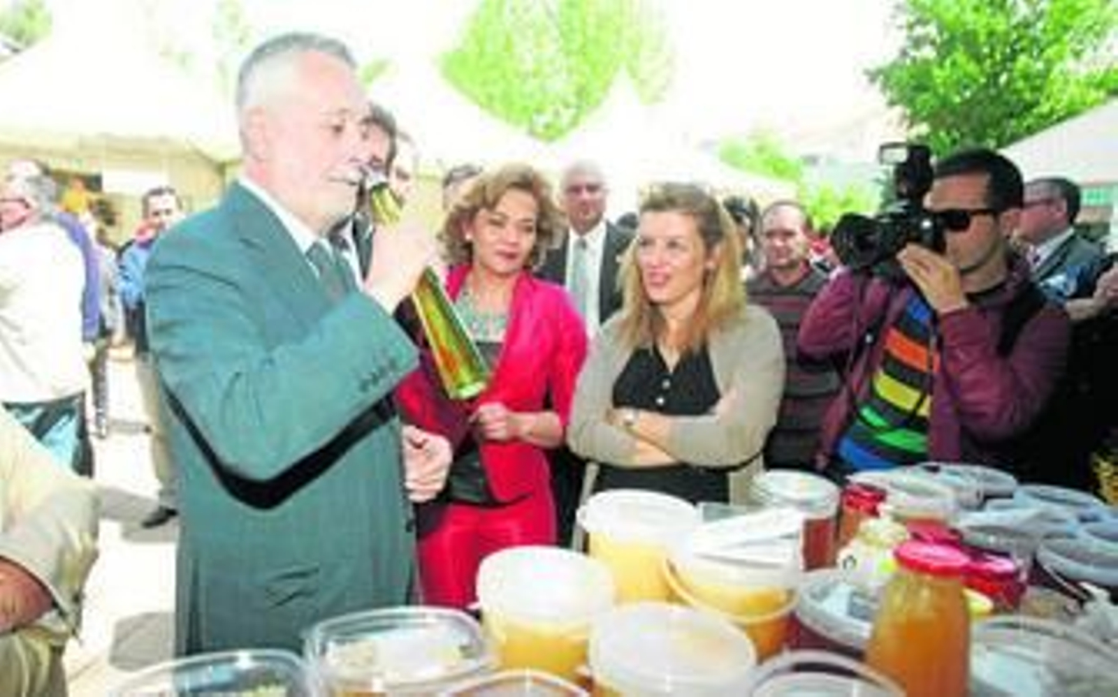 El presidente de la Junta, José Antonio Griñán, en la inauguración de la feria agrícola Terracultura en Chirivel (Almería).