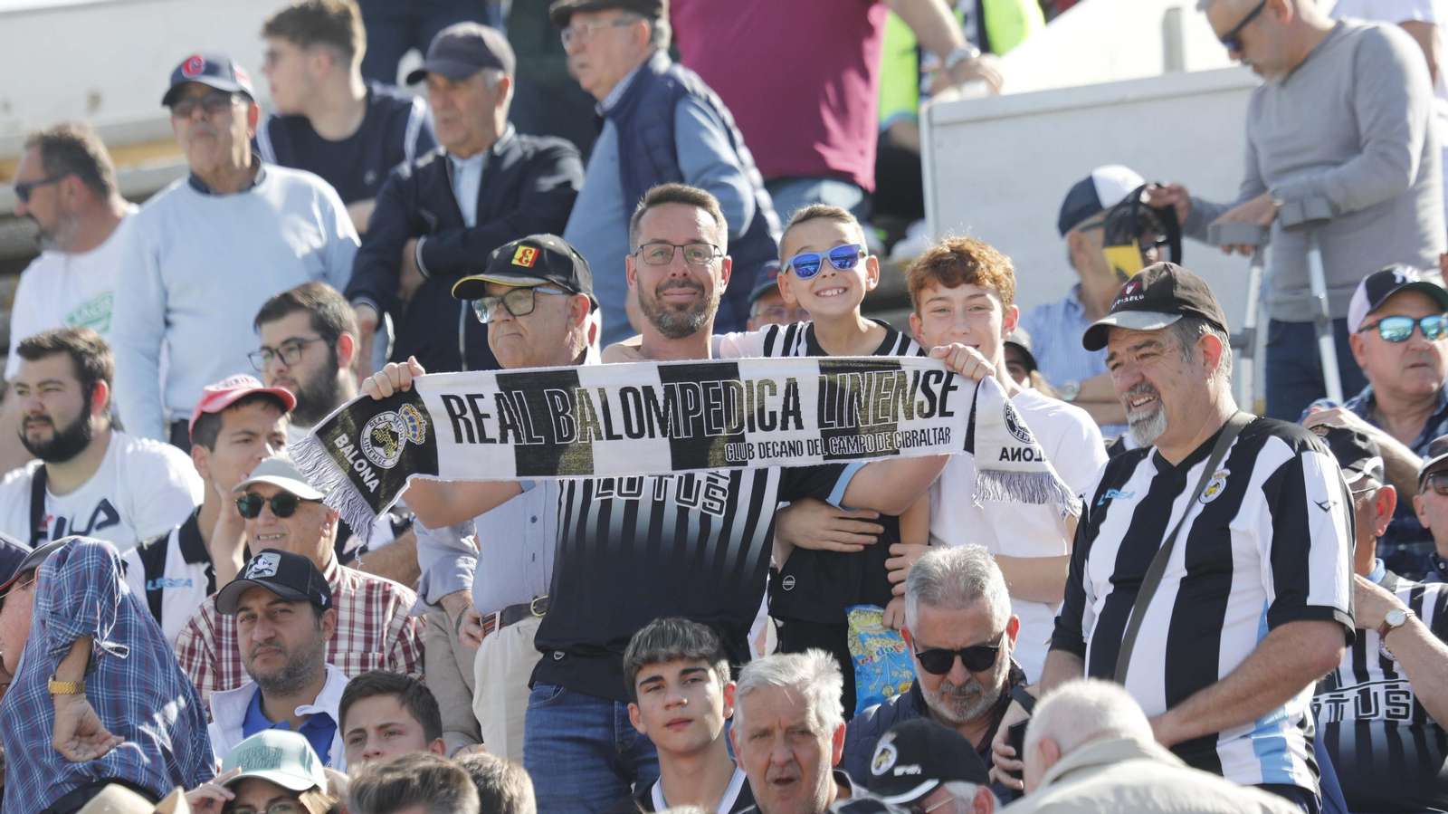 Fotos de la afición durante el encuentro de la Balona - Real Madrid Castilla