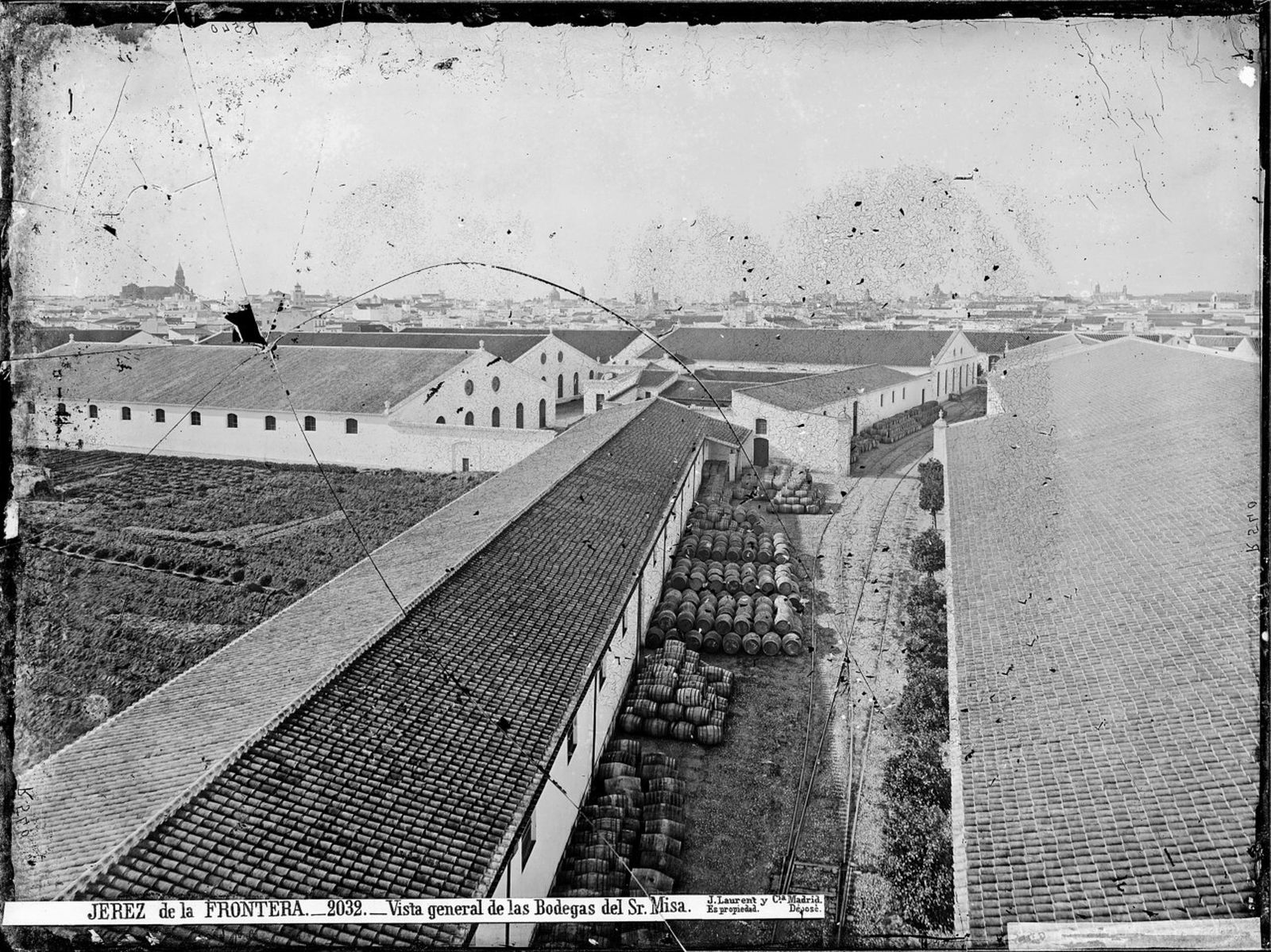 Vista de las bodegas Misa, por Laurent.