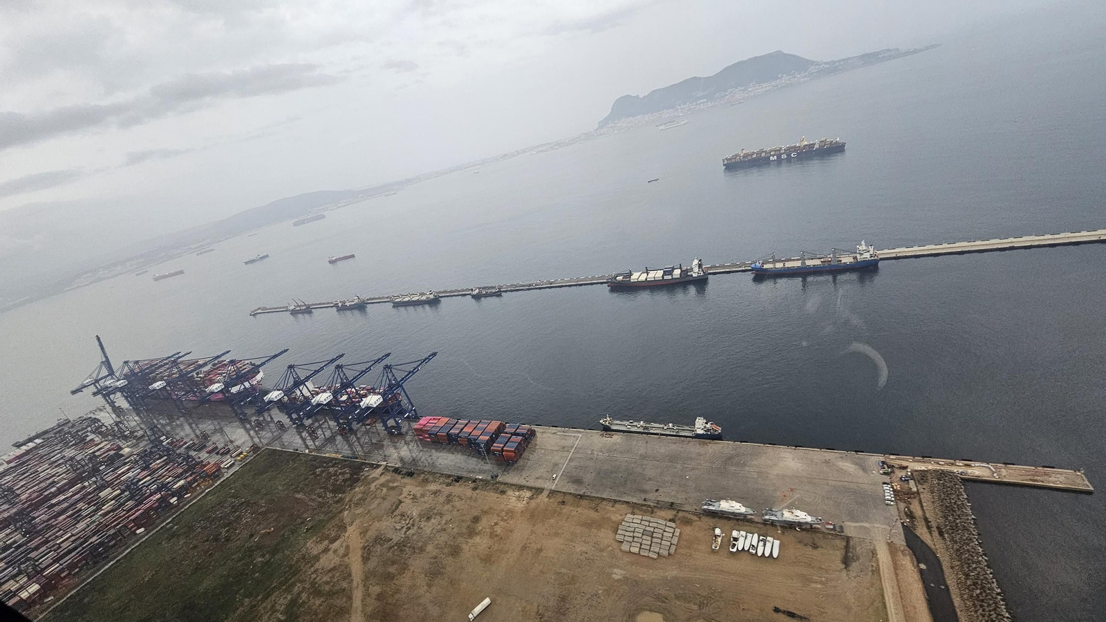 Las fotos del estrecho de Gibraltar, a vista de helicóptero: Ceuta y la bahía de Algeciras