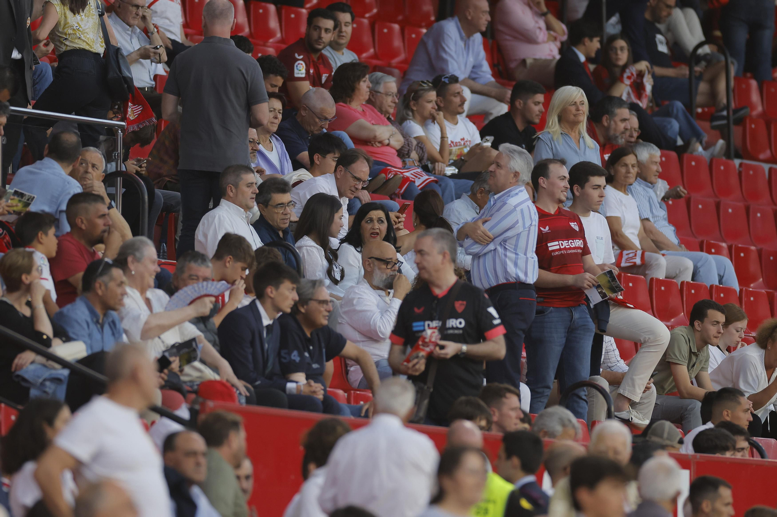 Búscate en las fotos del Sevilla -Villarreal