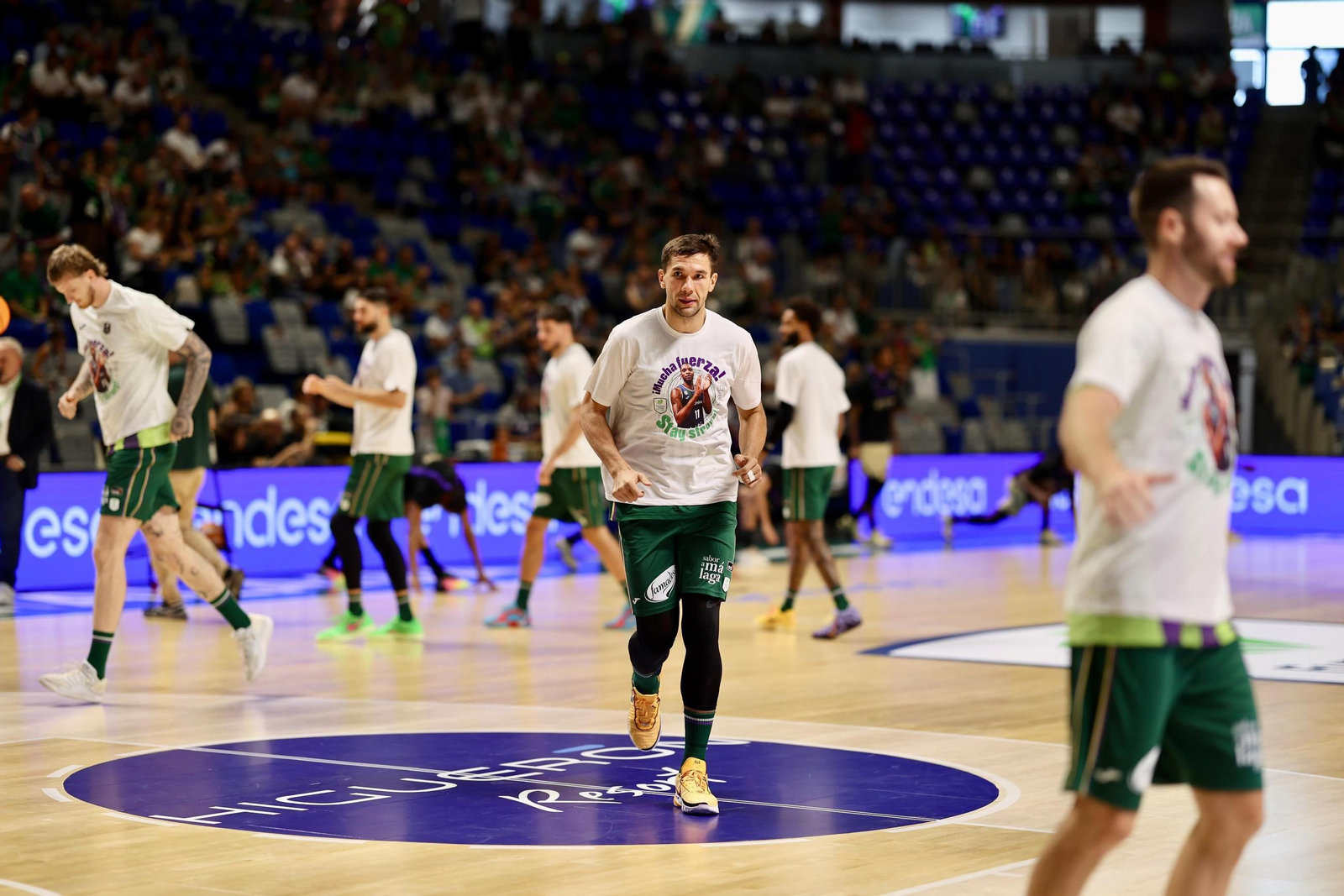 Gesto del Unicaja con Tyson Carter: una camiseta para mandarle fuerza